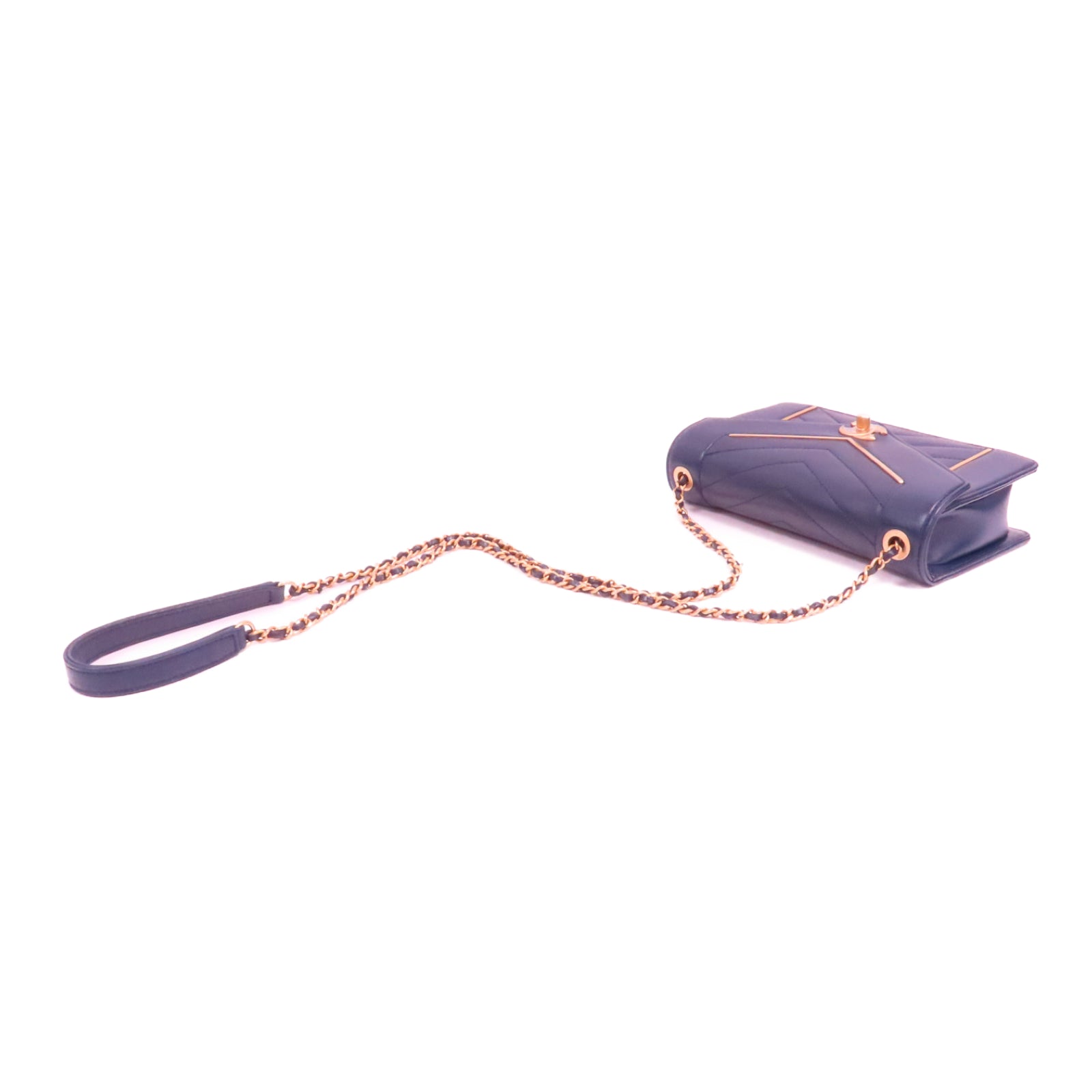 CHANEL 皮革Chevron Flap Bag金扣鏈帶肩背袋深藍色