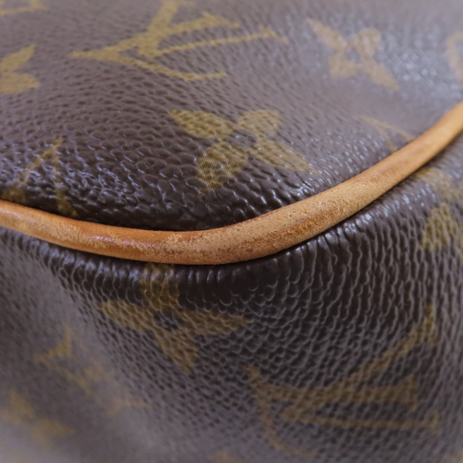 LOUIS VUITTON Monogram Batignolles Shoulder Bag金扣肩背袋