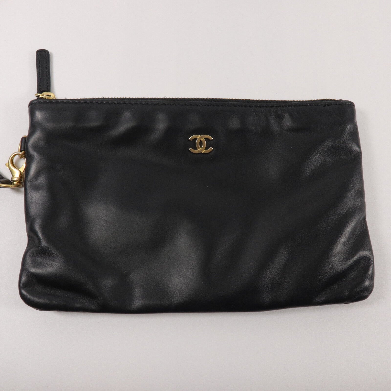 CHANEL 牛皮皮革Chanel 22 Medium鏈帶肩背袋