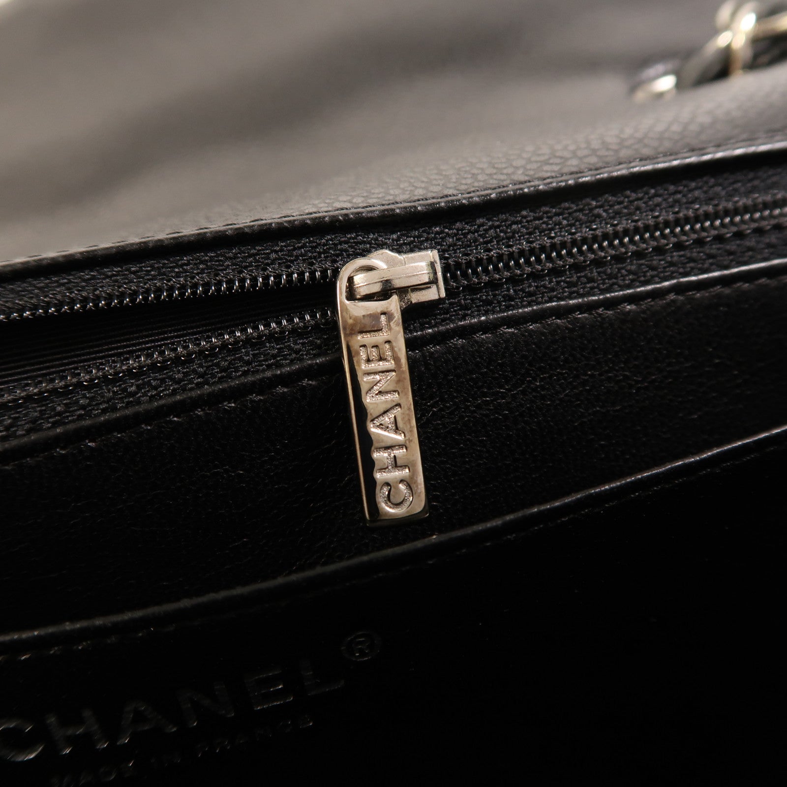 CHANEL 牛皮皮革Large Classic銀扣鏈帶肩背袋
