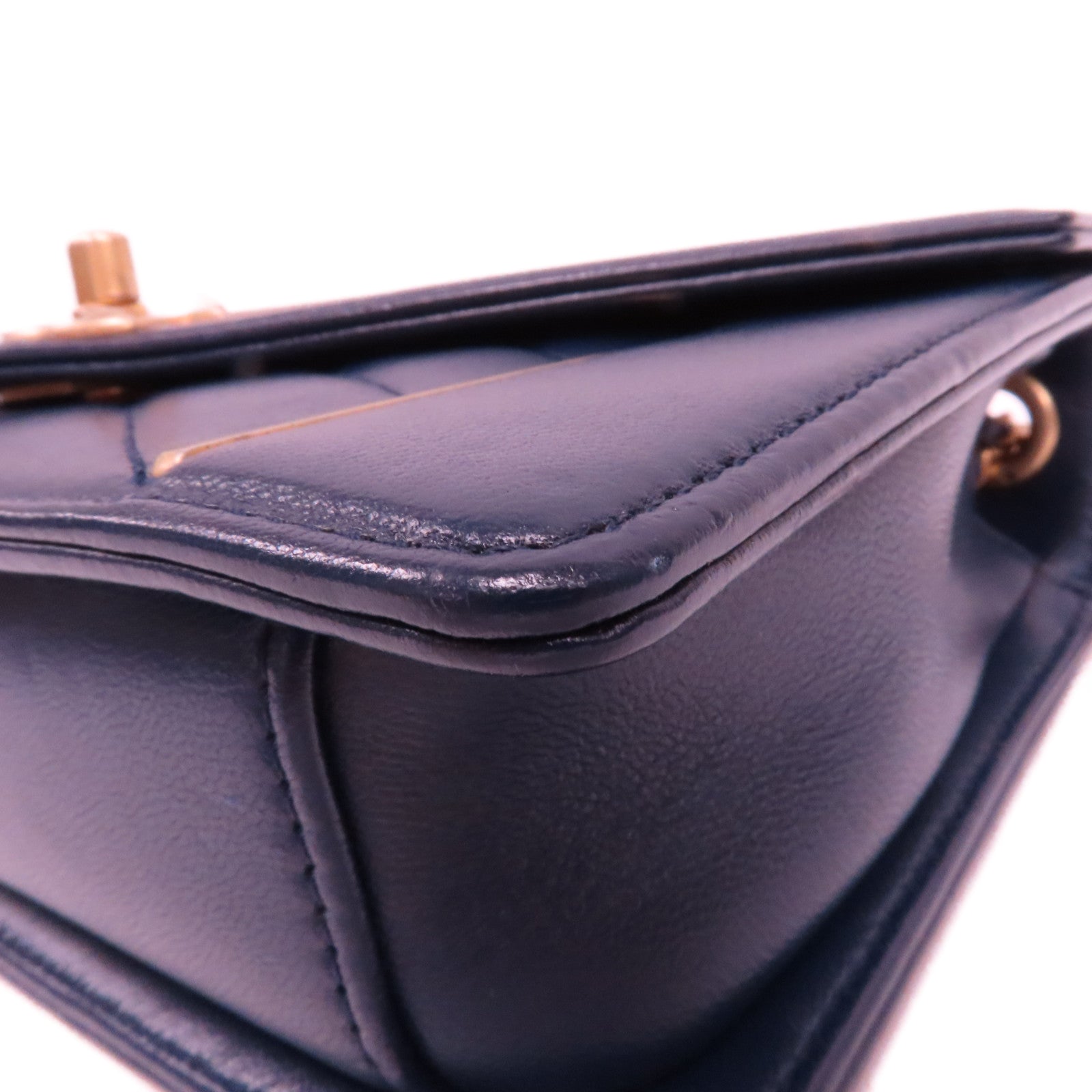 CHANEL 皮革Chevron Flap Bag金扣鏈帶肩背袋深藍色