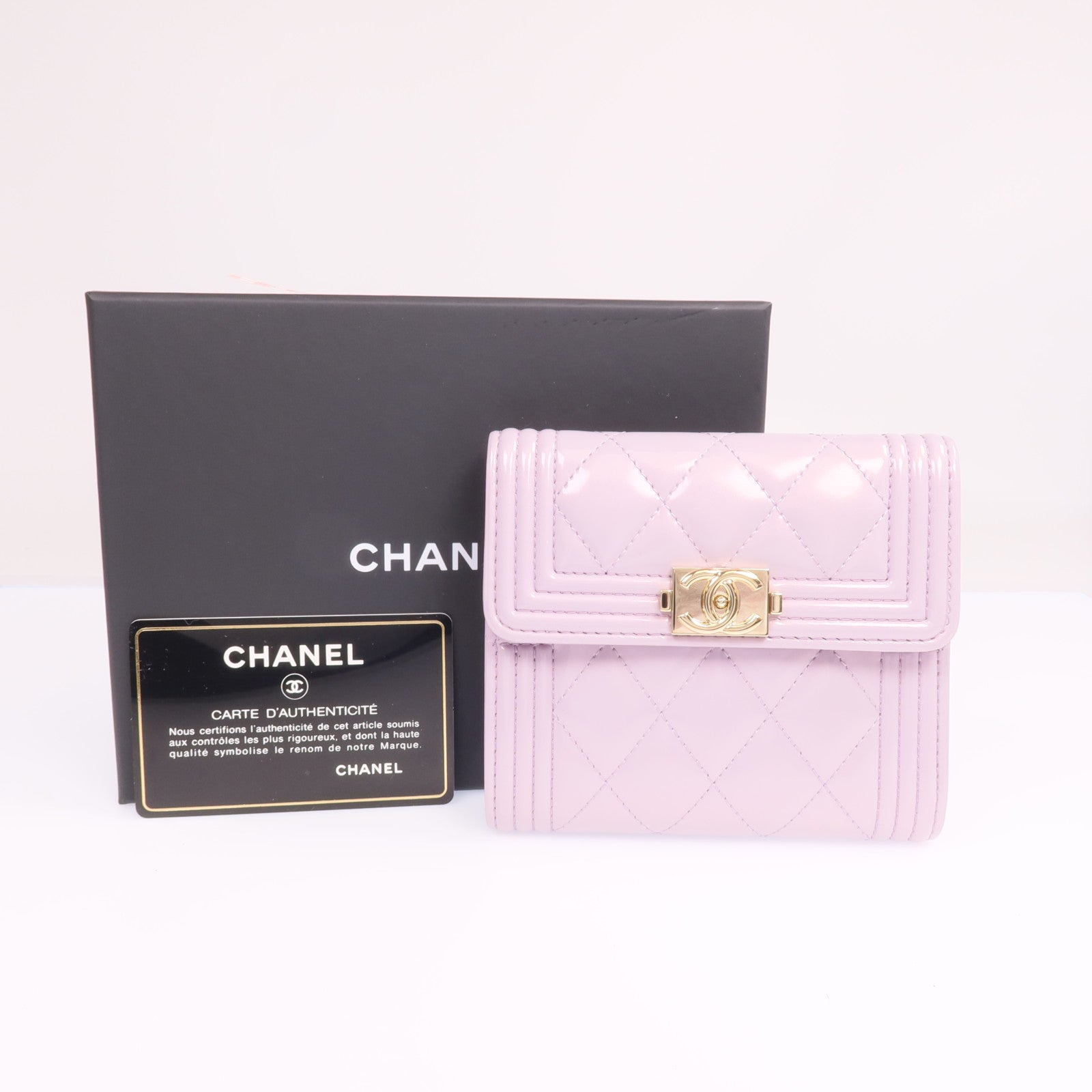 CHANEL 漆皮皮革Boy Wallet金扣錢包