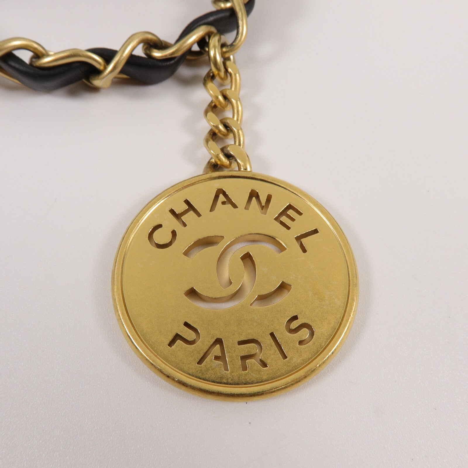 CHANEL 牛皮皮革Chanel 22 Medium鏈帶肩背袋