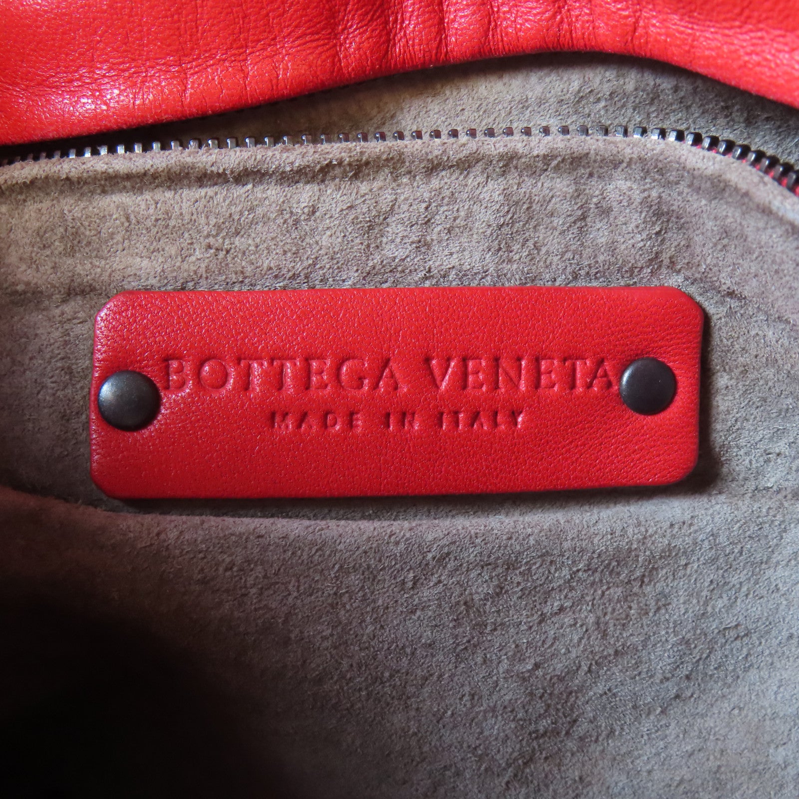 BOTTEGA VENETA 【激減優惠】織紋皮革Shoulder Bag黑扣肩背袋紅色