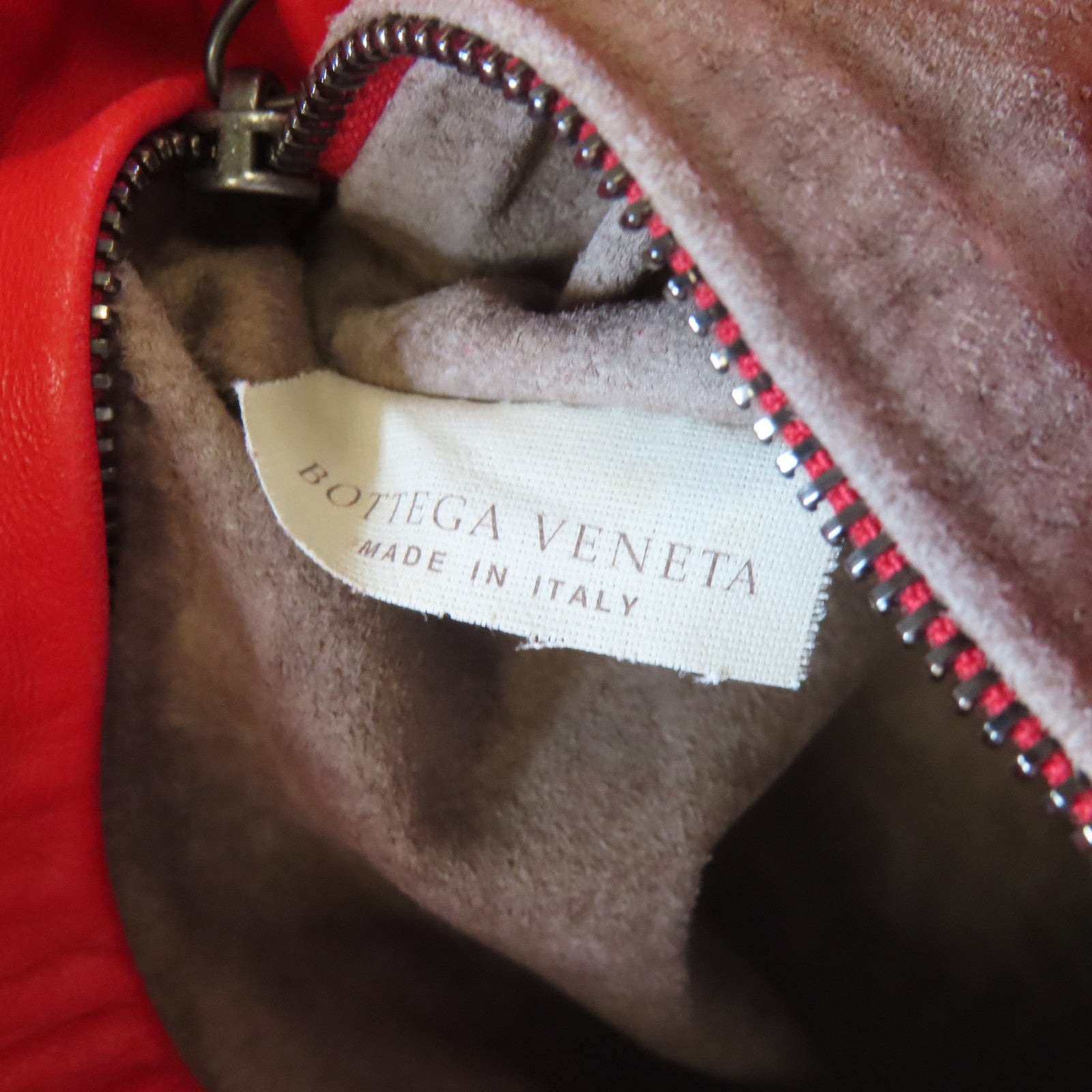 BOTTEGA VENETA 【激減優惠】織紋皮革Shoulder Bag黑扣肩背袋紅色