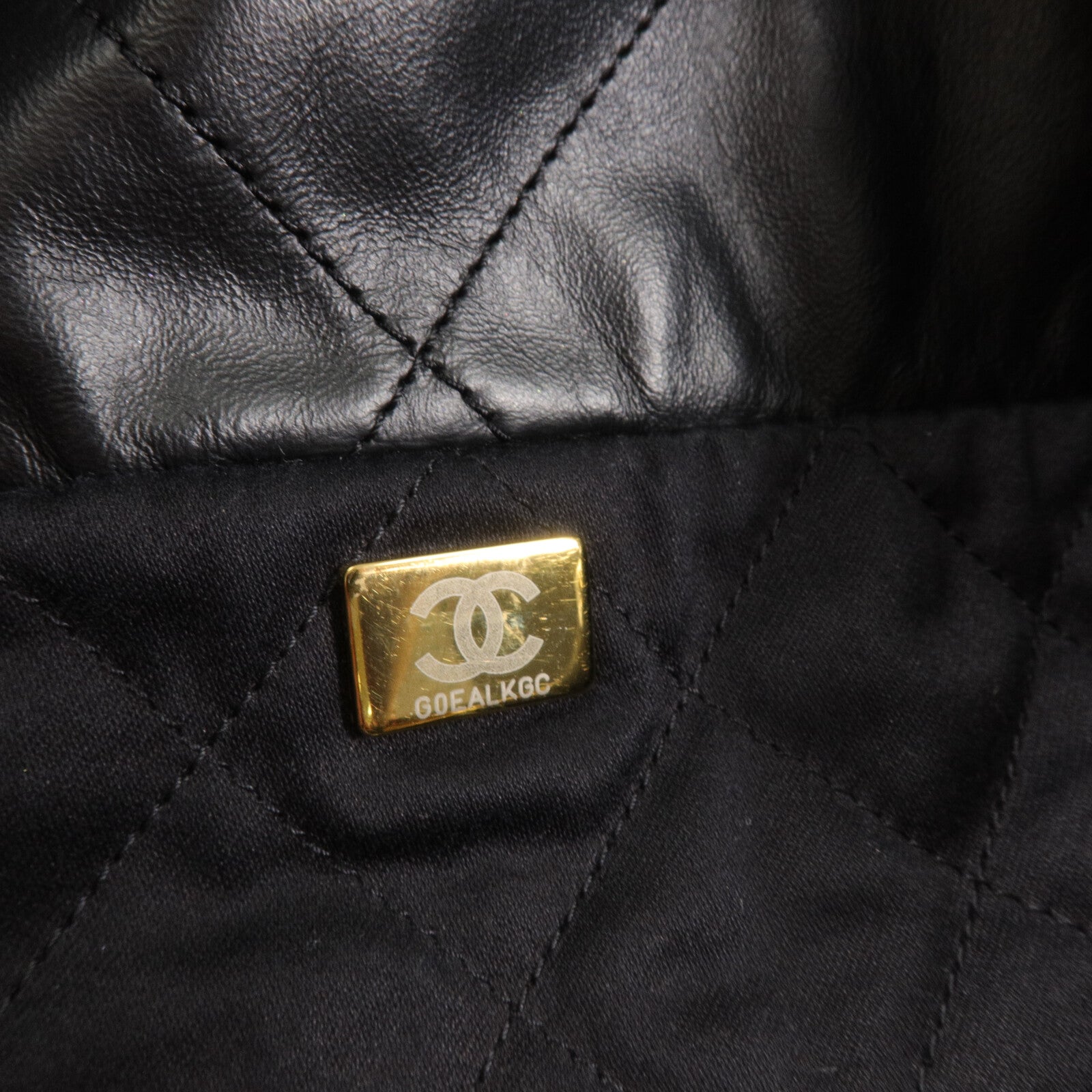 CHANEL 牛皮皮革Chanel 22 Medium鏈帶肩背袋