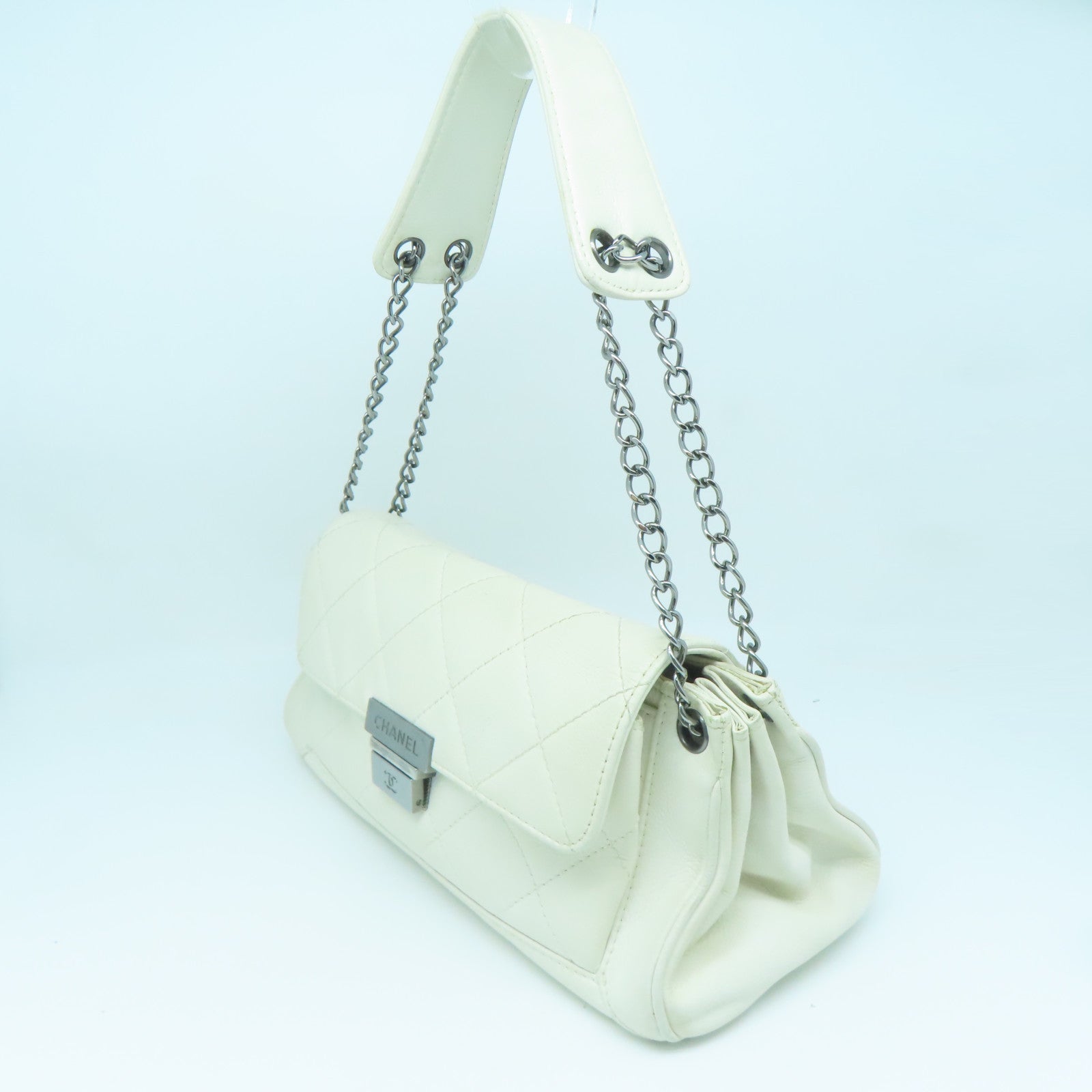 CHANEL 菱格牛皮皮革One Shoulder Bag银扣肩背袋白色