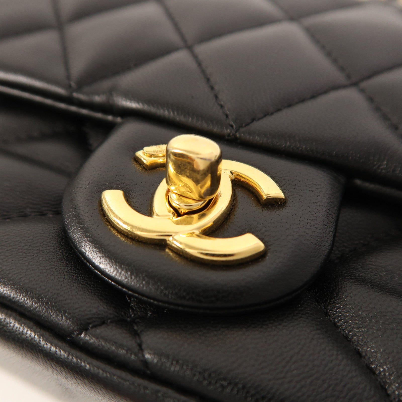 CHANEL 羊皮皮革Shoulder Bag金扣鏈帶肩背袋