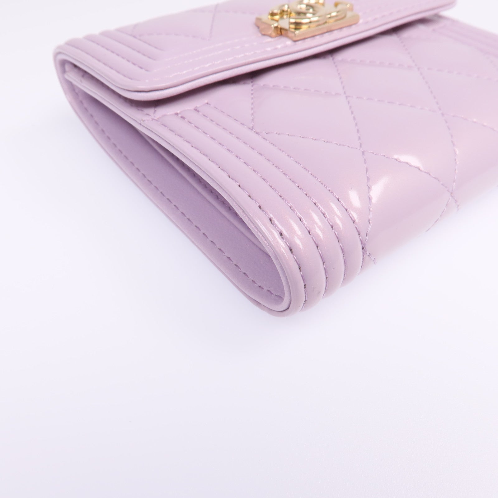 CHANEL 漆皮皮革Boy Wallet金扣錢包