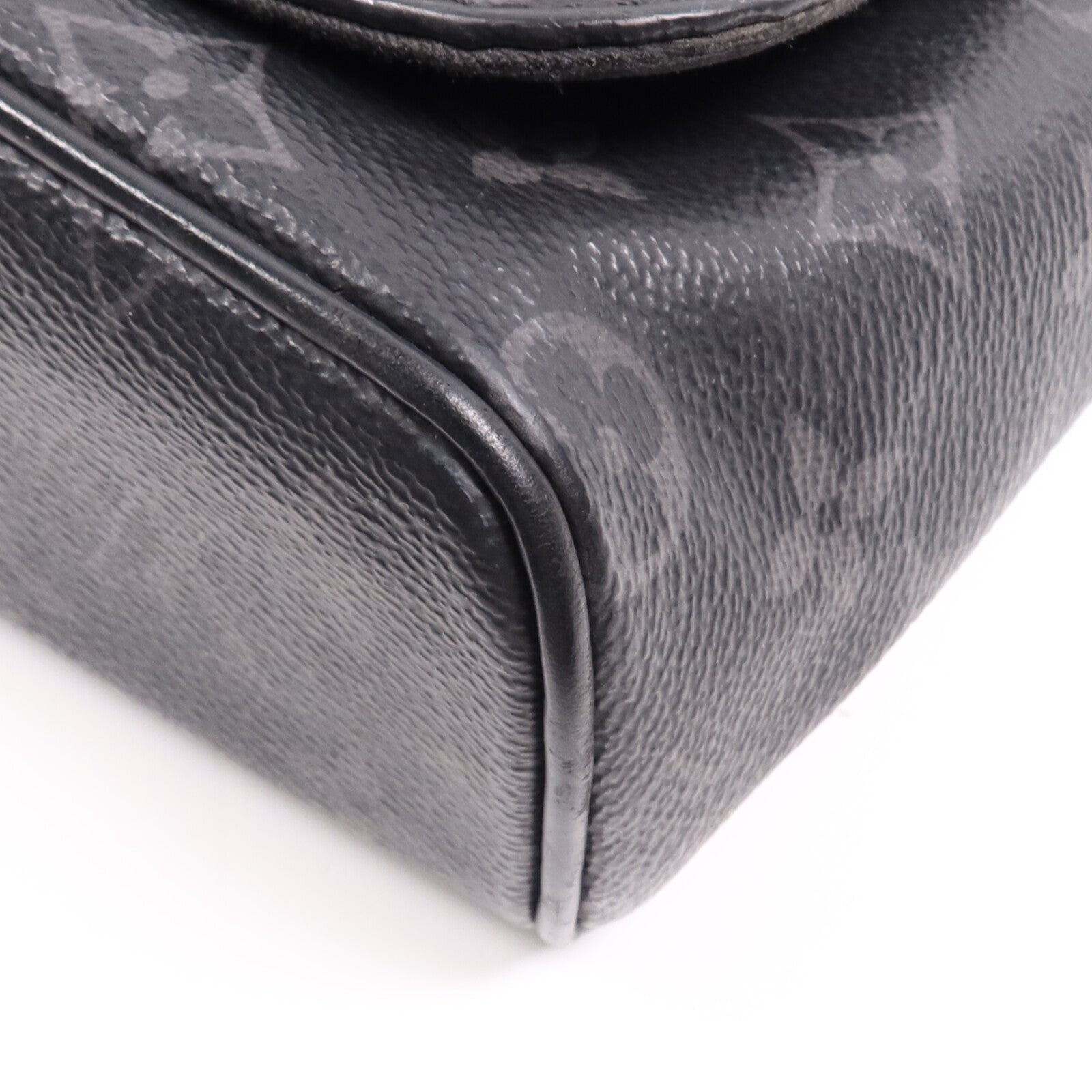 LOUIS VUITTON Monogram Eclipse District PM銀扣肩背袋