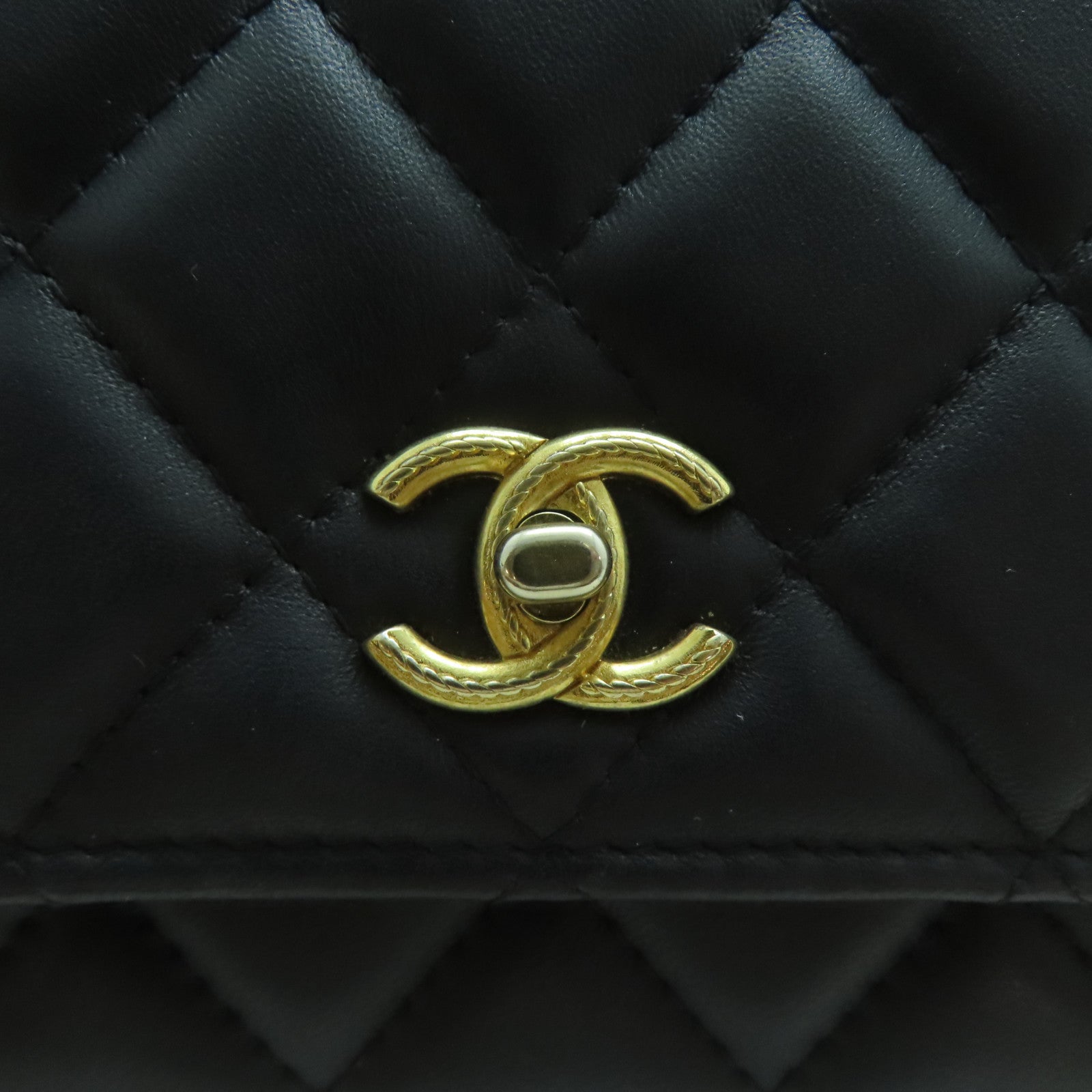 CHANEL 【激減優惠】菱格羊皮皮革Top Handle Wallet On Chain金扣鏈帶手挽肩背兩用袋黑色