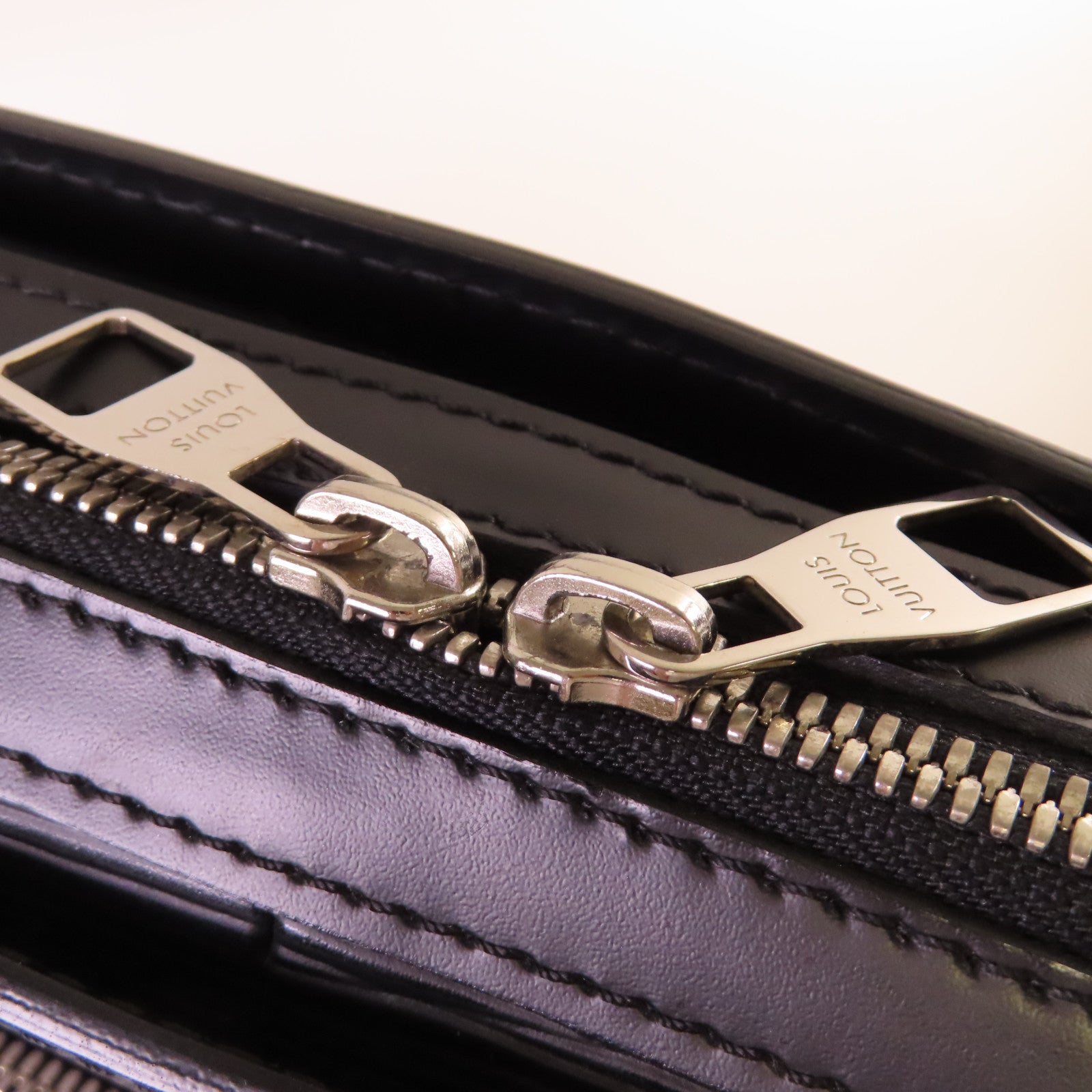 LOUIS VUITTON 【激減優惠】Epi Bassano MM Business Bag銀扣手挽肩背兩用公事包黑色