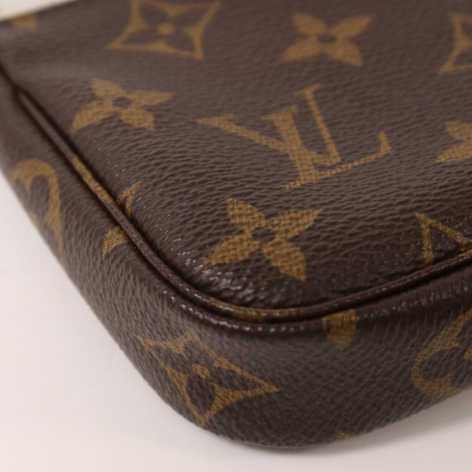 LOUIS VUITTON Monogram Mini Pochette Accessoires鏈帶手挽袋