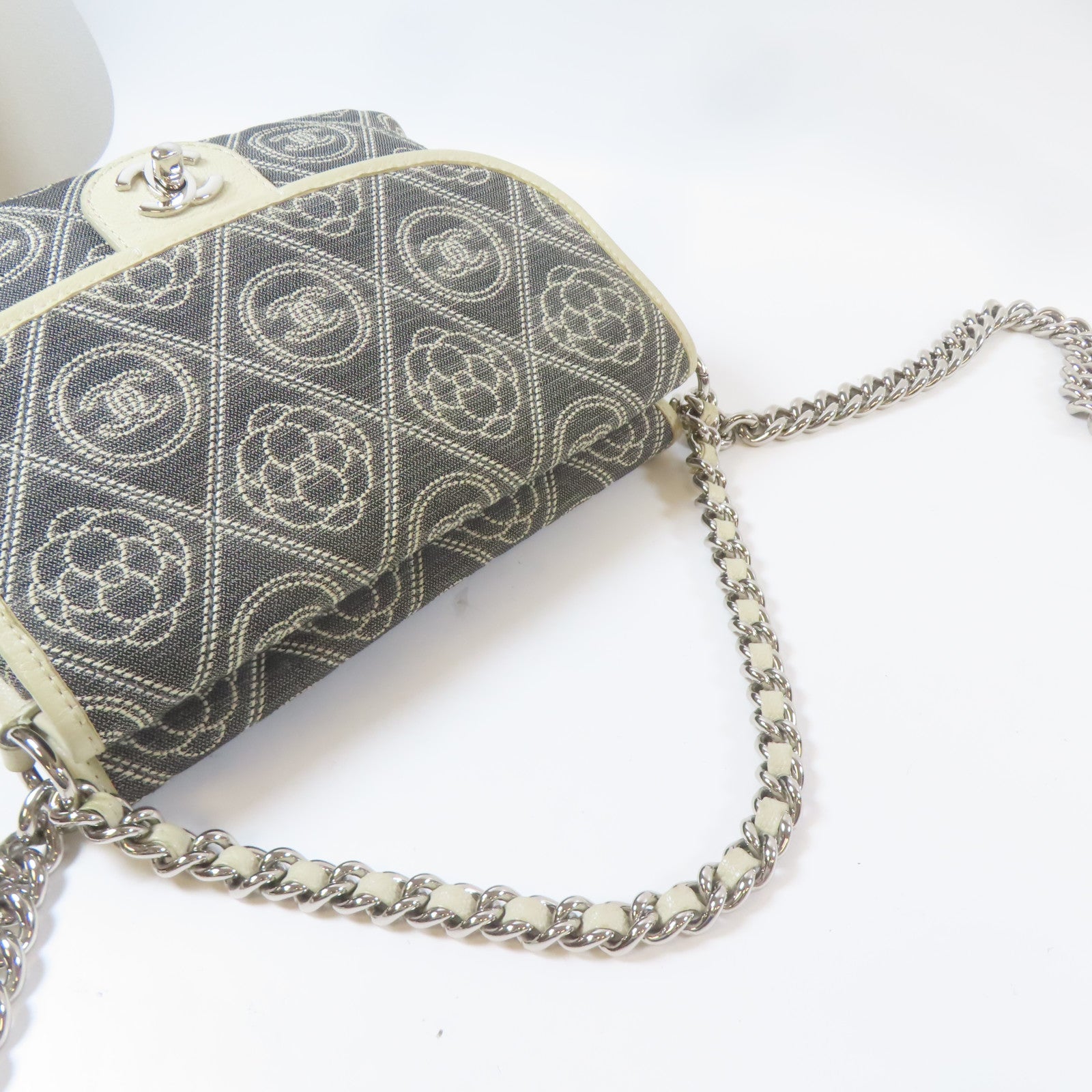 CHANEL 帆布Chain Shoulder Bag銀扣鏈帶手挽肩背兩用袋灰色/白色