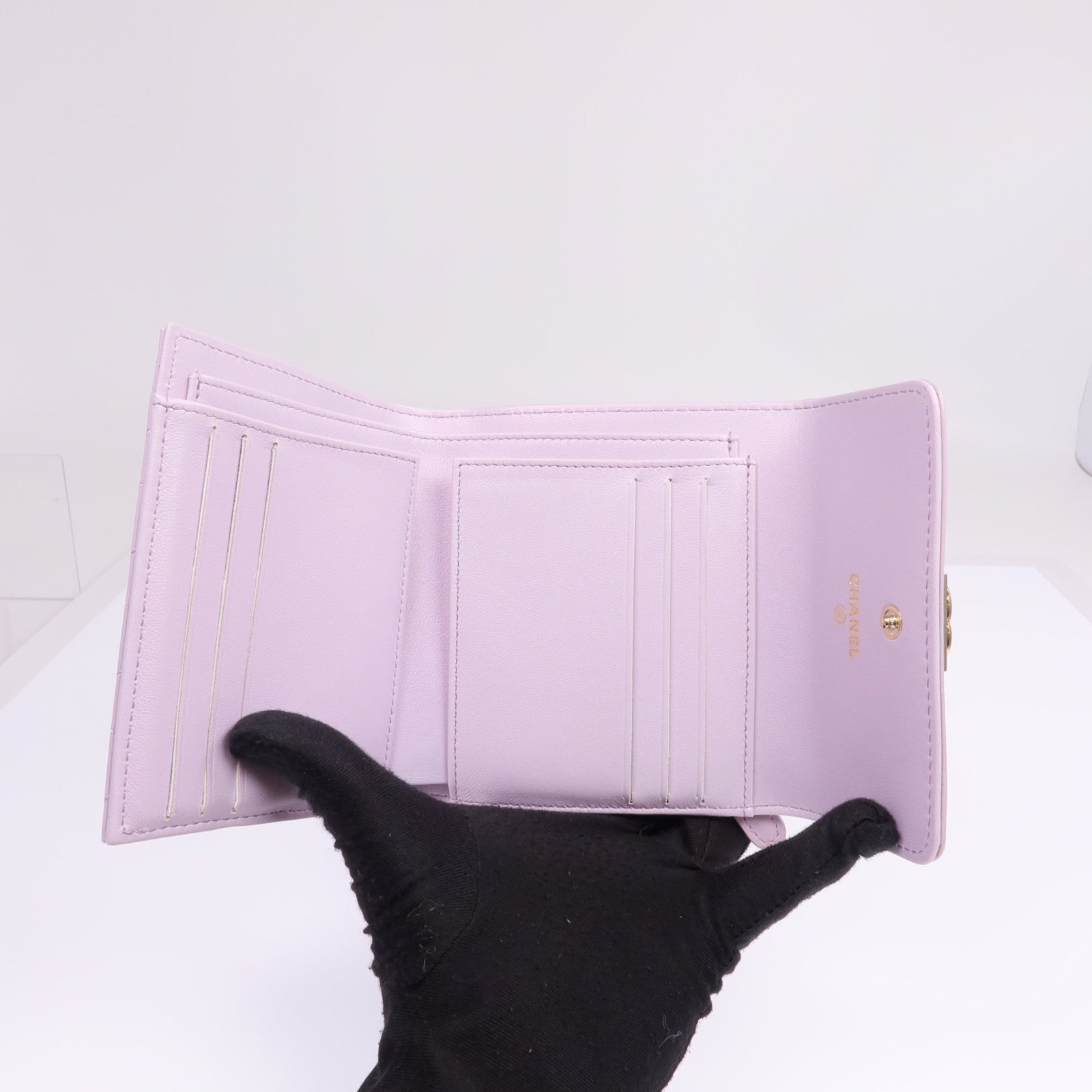 CHANEL 漆皮皮革Boy Wallet金扣錢包