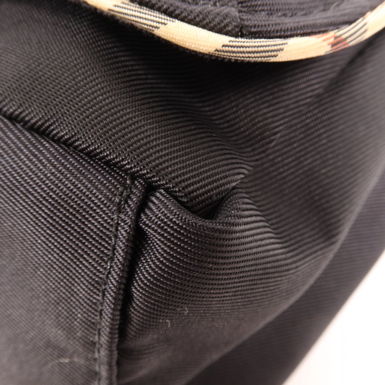 BURBERRY 尼龍Shoulder Bag銀扣肩背袋