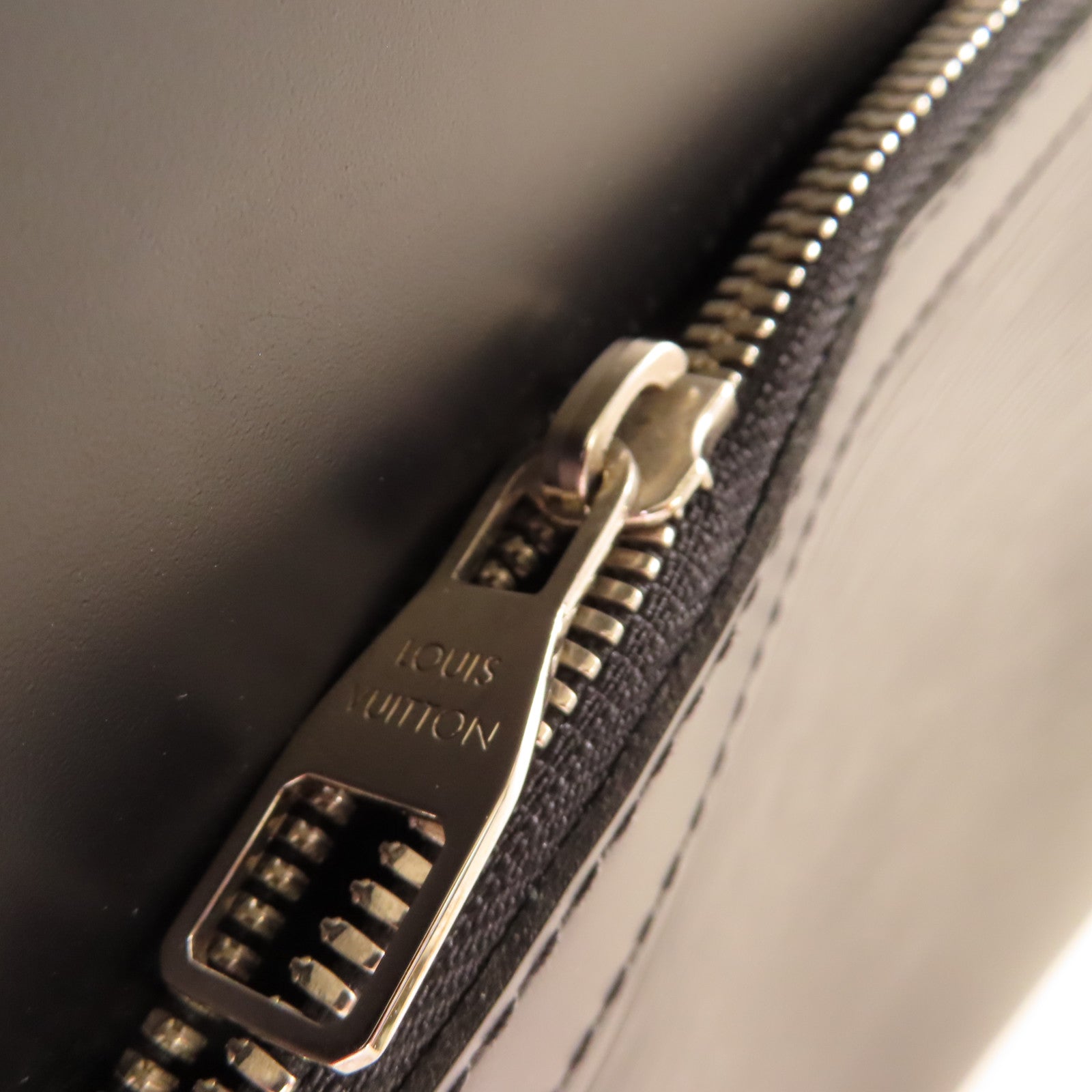 LOUIS VUITTON 【激減優惠】Epi Bassano MM Business Bag銀扣手挽肩背兩用公事包黑色