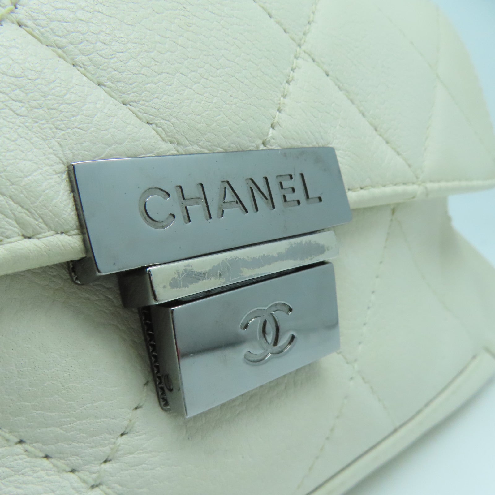 CHANEL 菱格牛皮皮革One Shoulder Bag银扣肩背袋白色