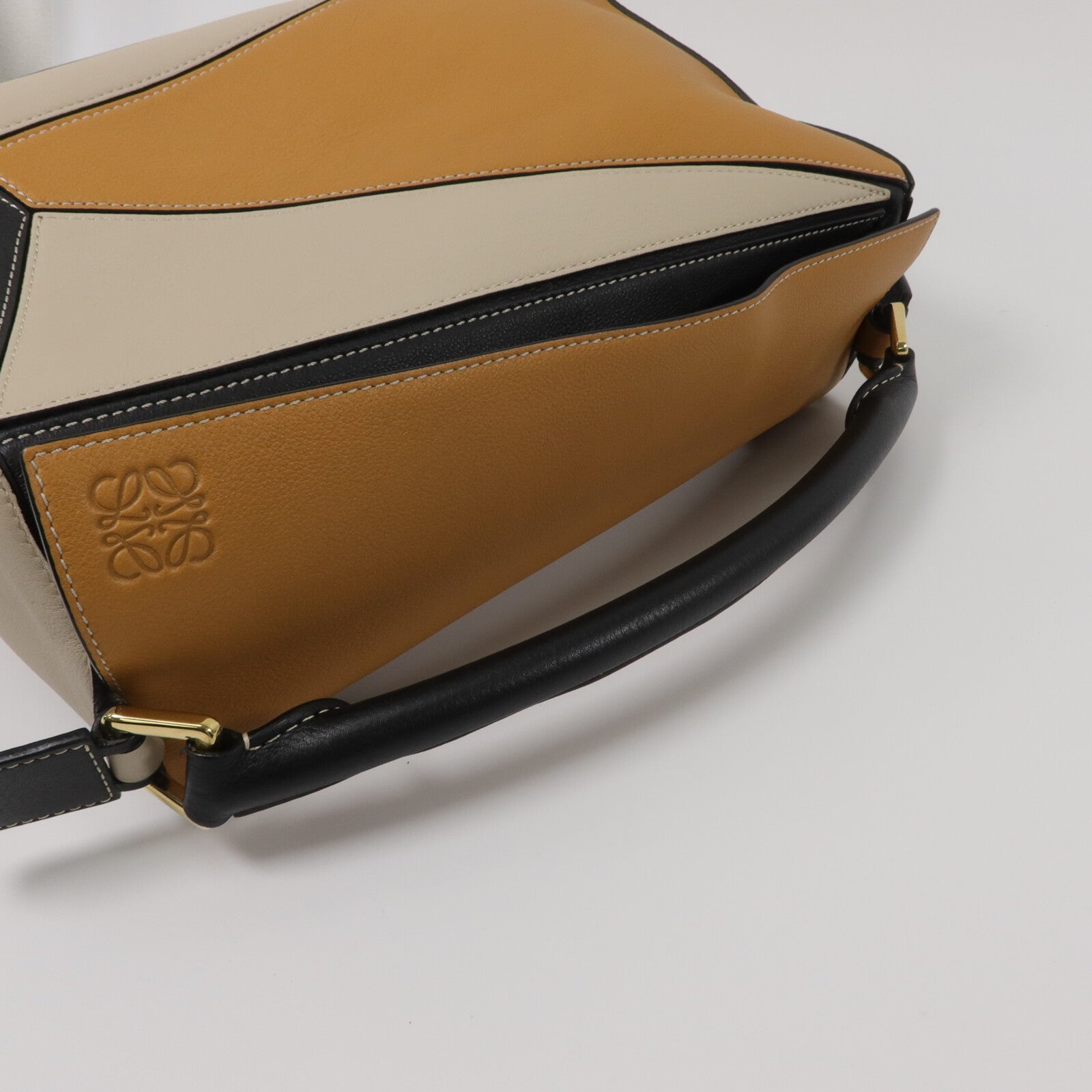 LOEWE 牛皮皮革Puzzle Medium手挽肩背兩用袋
