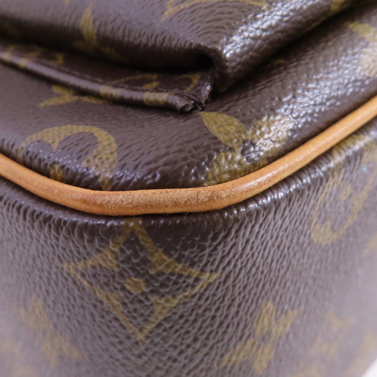 LOUIS VUITTON Monogram Viva Cite GM Shoulder Bag金扣肩背袋