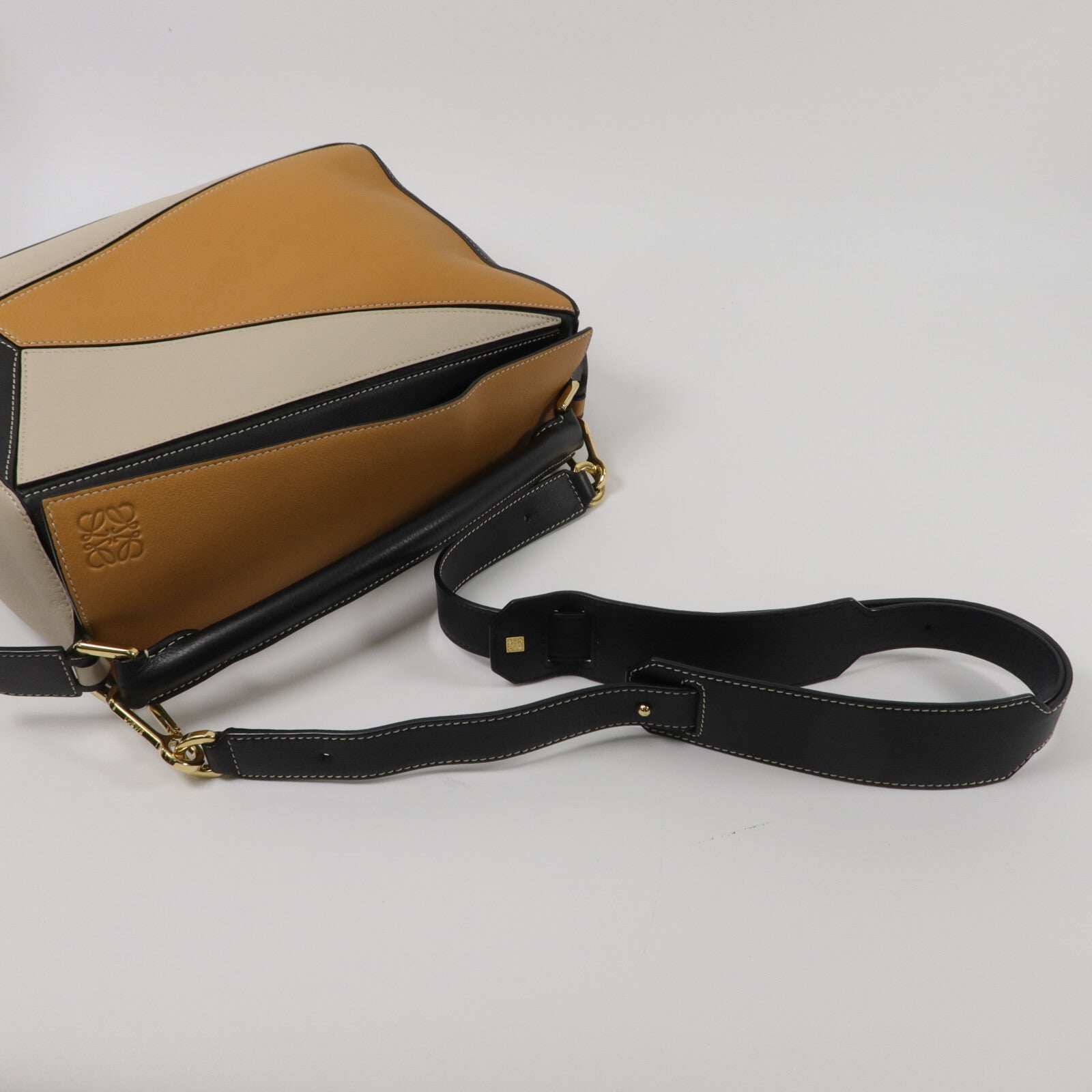 LOEWE 牛皮皮革Puzzle Medium手挽肩背兩用袋