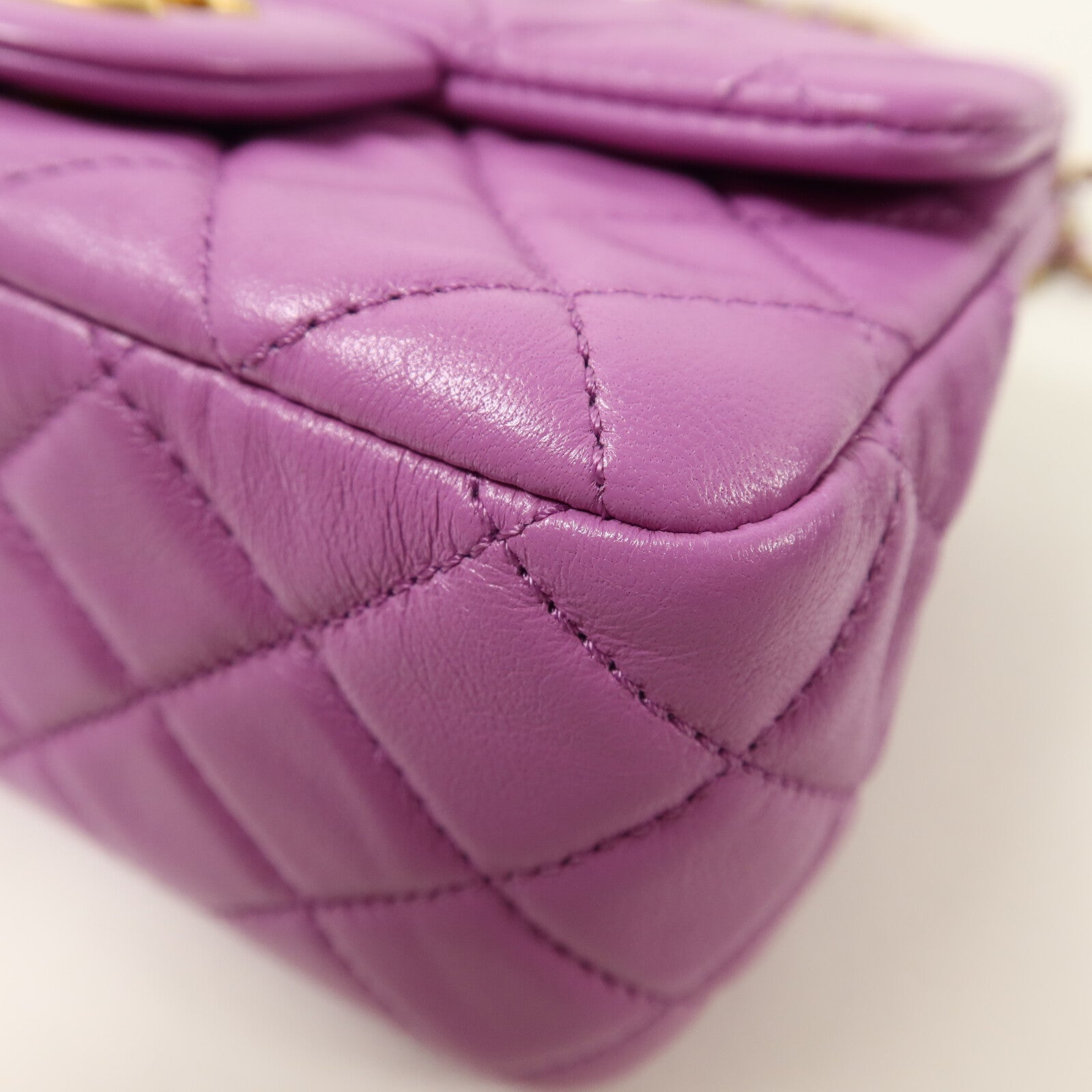 CHANEL 羊皮皮革Mini Classic 17 with Gold ball鏈帶肩背袋