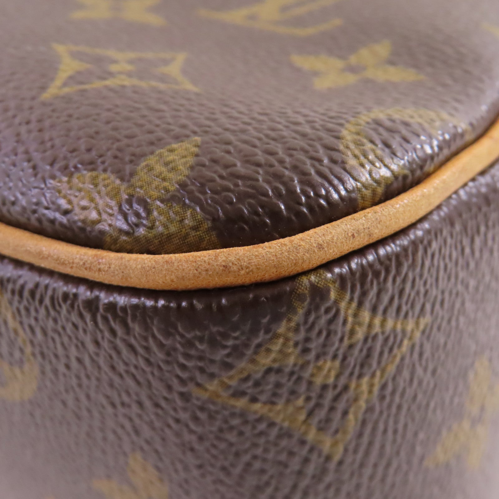 LOUIS VUITTON Monogram Viva Cite GM Shoulder Bag金扣肩背袋