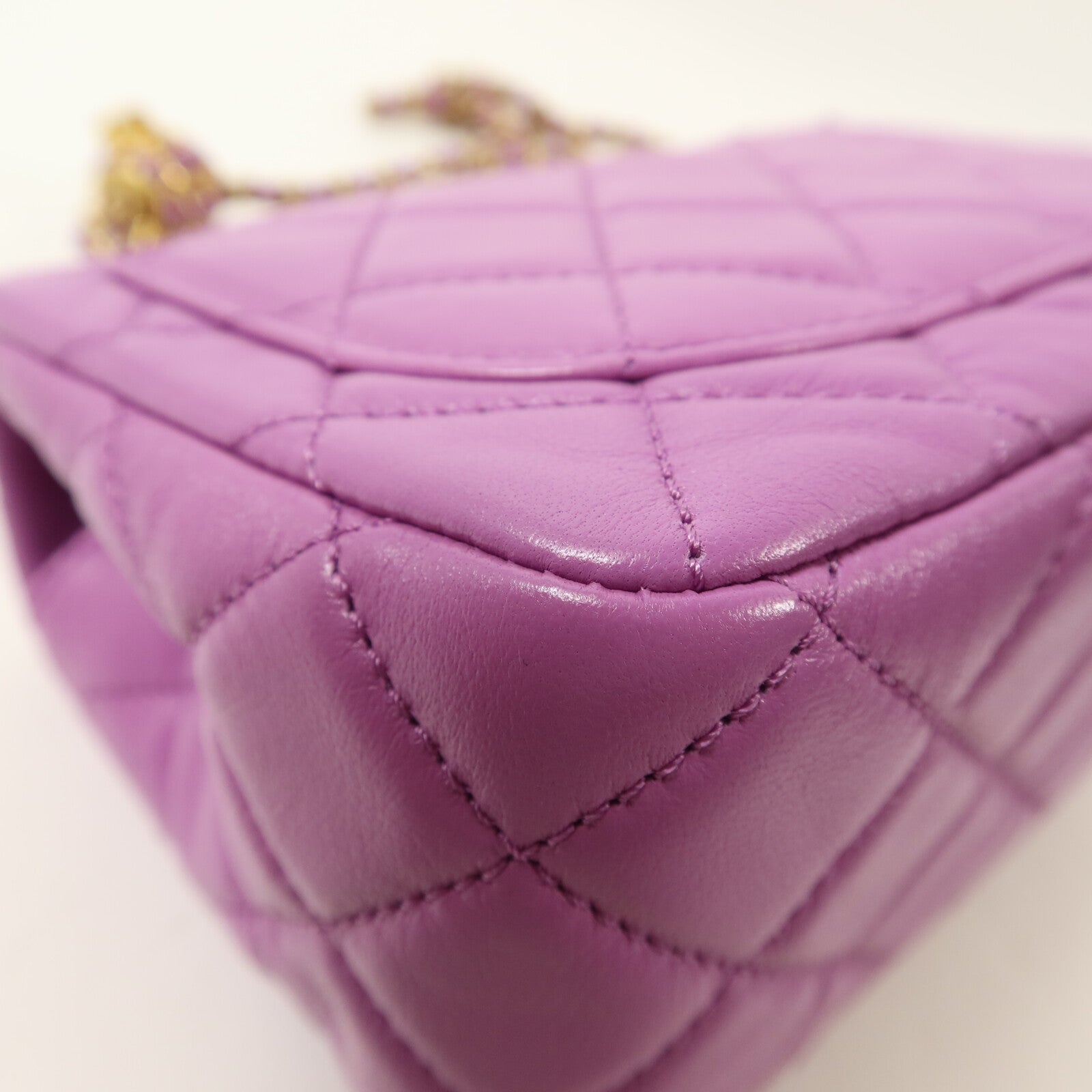 CHANEL 羊皮皮革Mini Classic 17 with Gold ball鏈帶肩背袋