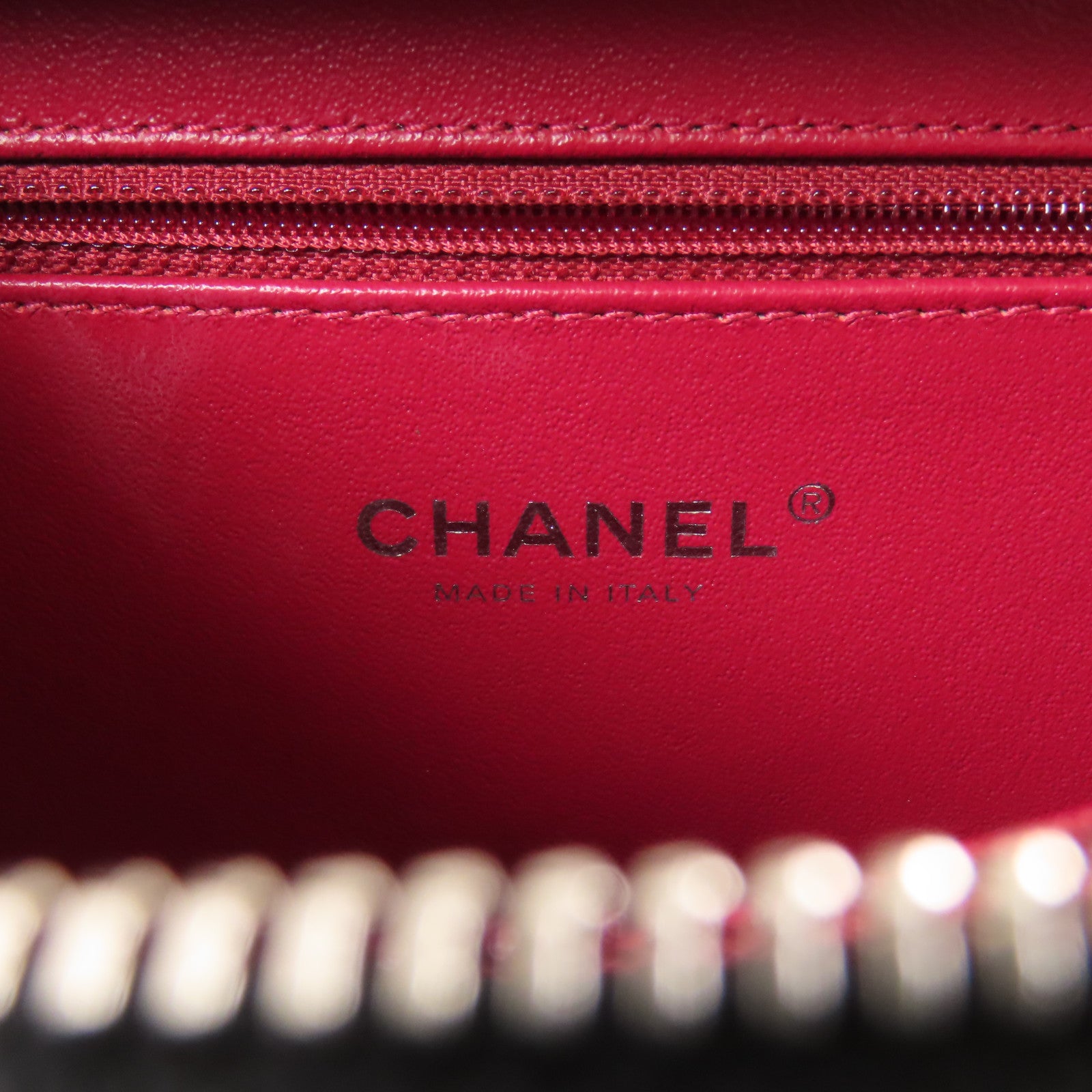 CHANEL 【激減優惠】牛皮皮革Filigree Vanity Case Medium銀扣手挽肩背兩用袋