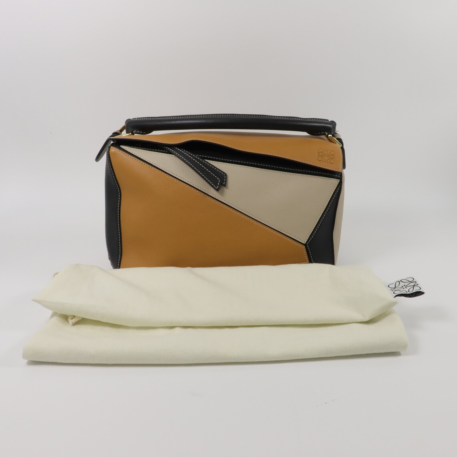 LOEWE 牛皮皮革Puzzle Medium手挽肩背兩用袋