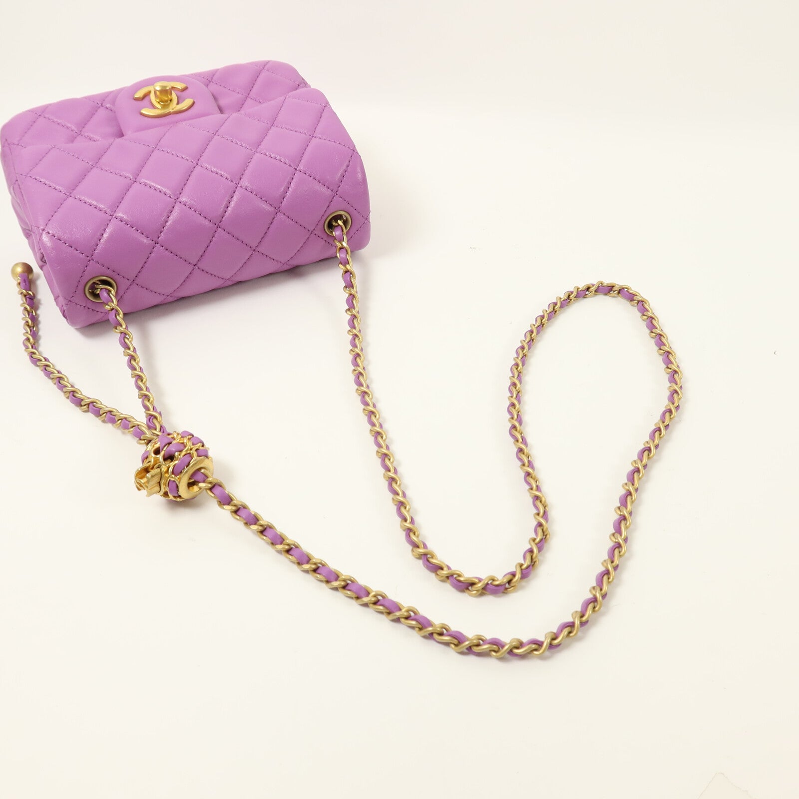CHANEL 羊皮皮革Mini Classic 17 with Gold ball鏈帶肩背袋