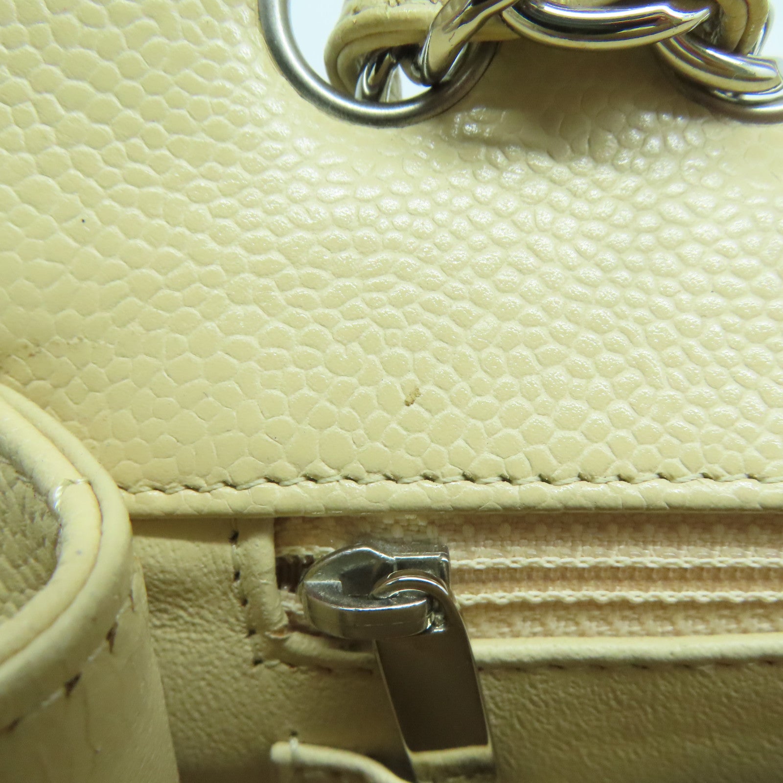 CHANEL 菱格Caviar皮革Chain Shoulder金扣鏈帶肩背袋米色