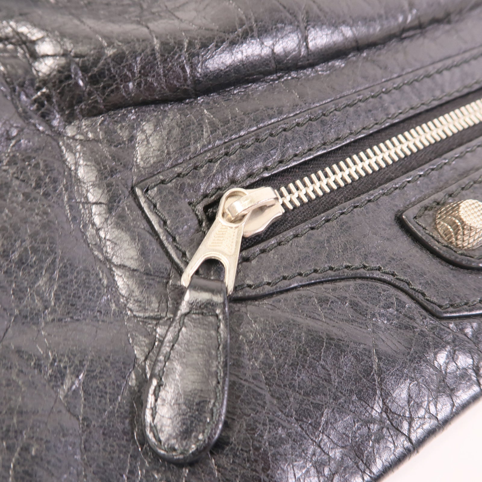 BALENCIAGA 牛皮皮革Pouch銀扣手拿包