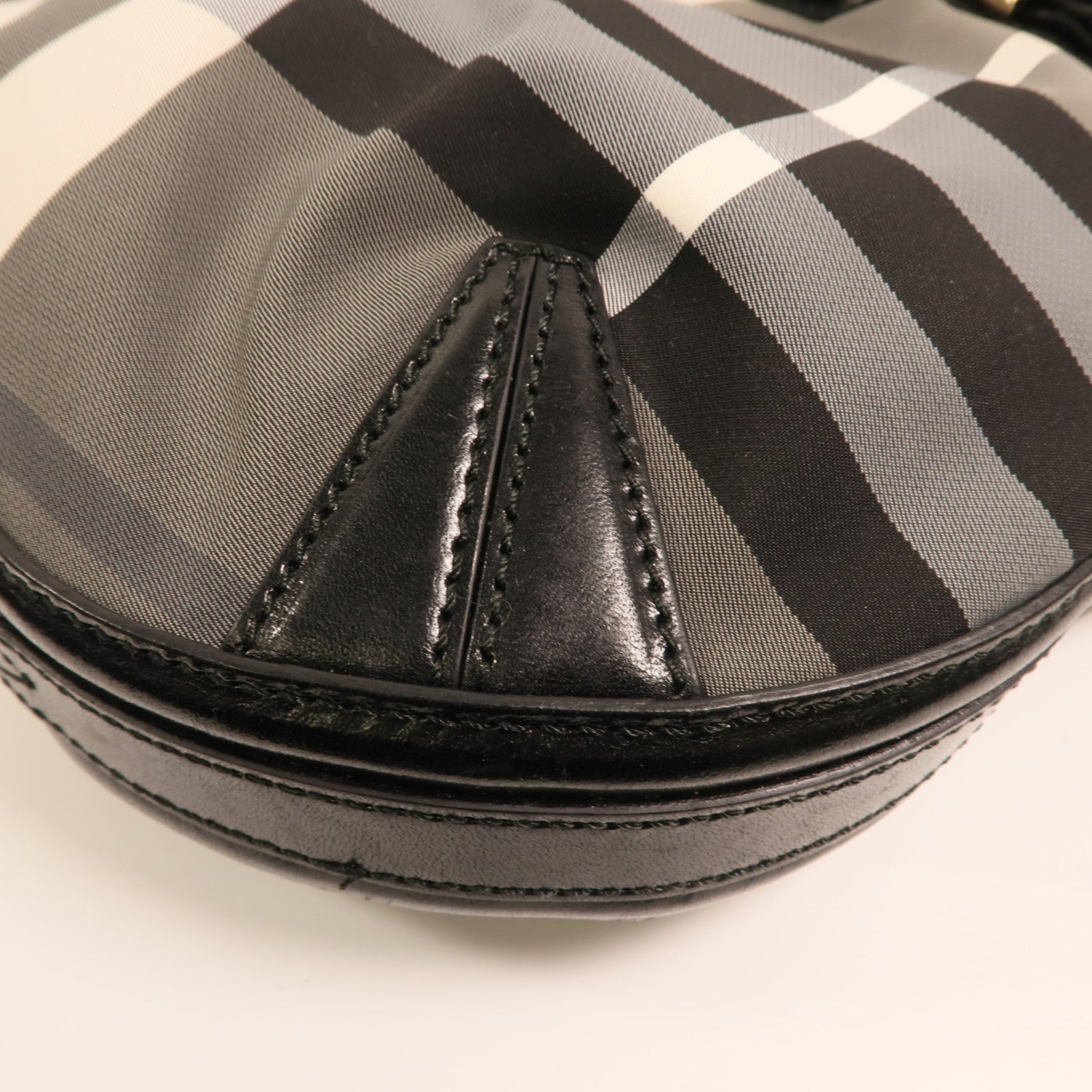 BURBERRY 尼龍Shoulder Bag金扣肩背袋