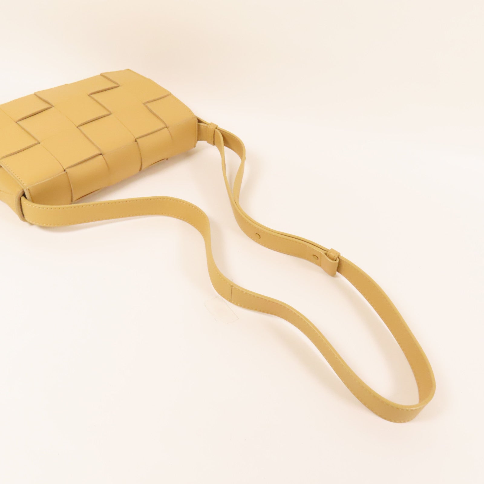 BOTTEGA VENETA 羊皮皮革Cassette肩背袋