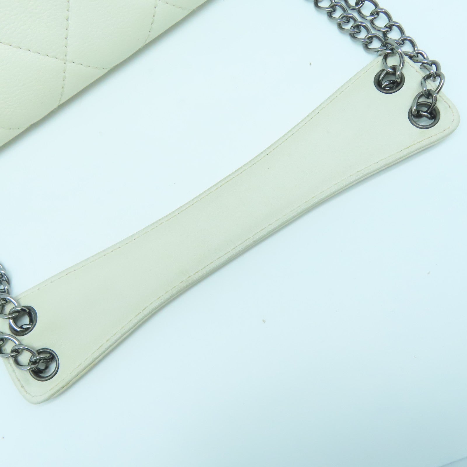 CHANEL 菱格牛皮皮革One Shoulder Bag银扣肩背袋白色