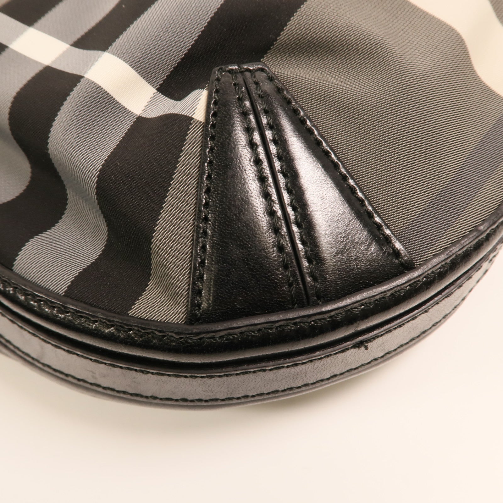 BURBERRY 尼龍Shoulder Bag金扣肩背袋