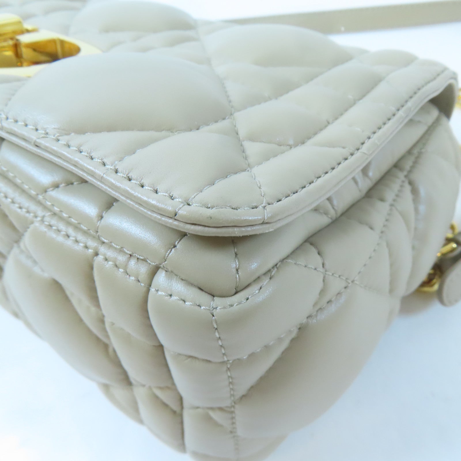 Dior 【激減優惠】羊皮皮革Caro金扣鏈帶肩背袋米色