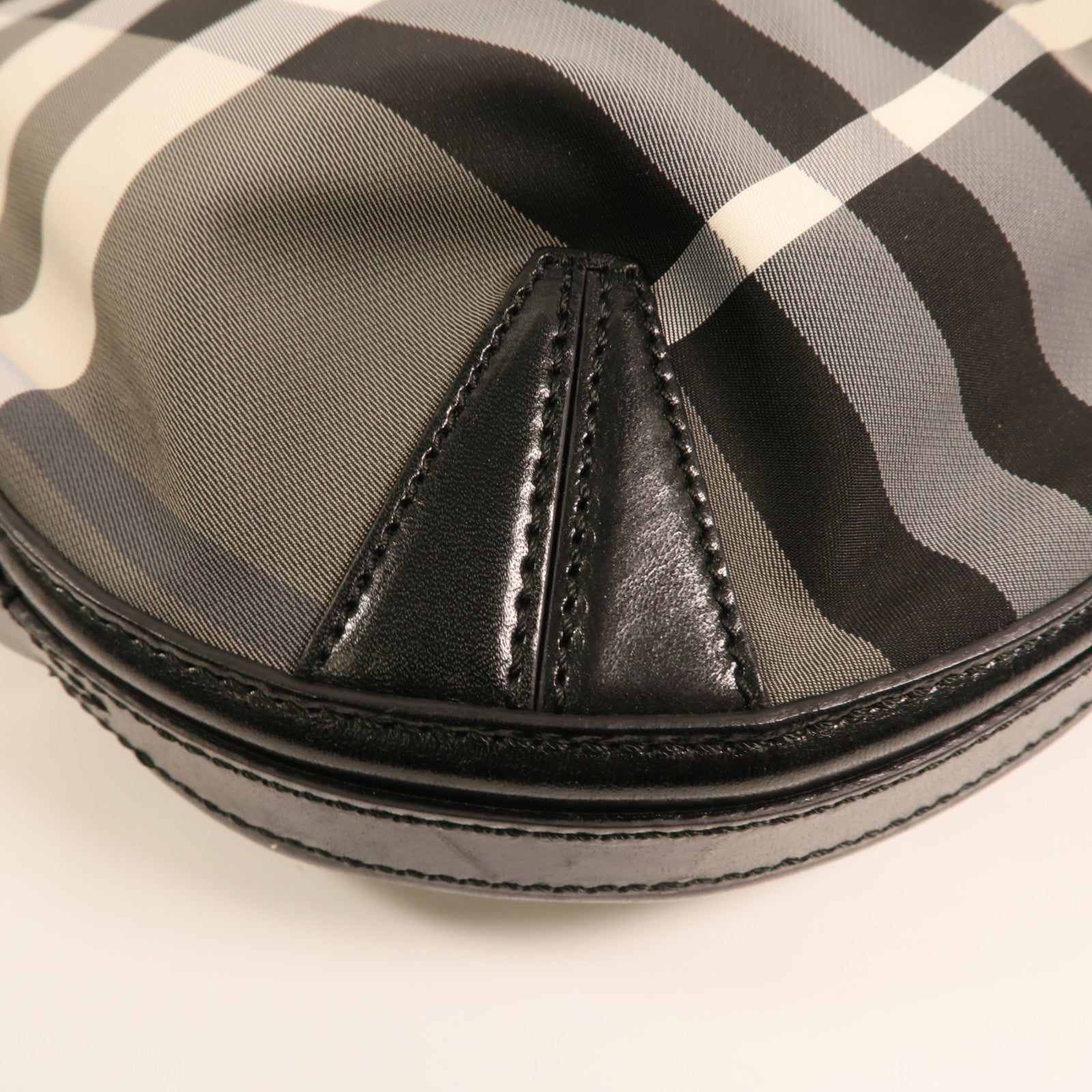 BURBERRY 尼龍Shoulder Bag金扣肩背袋