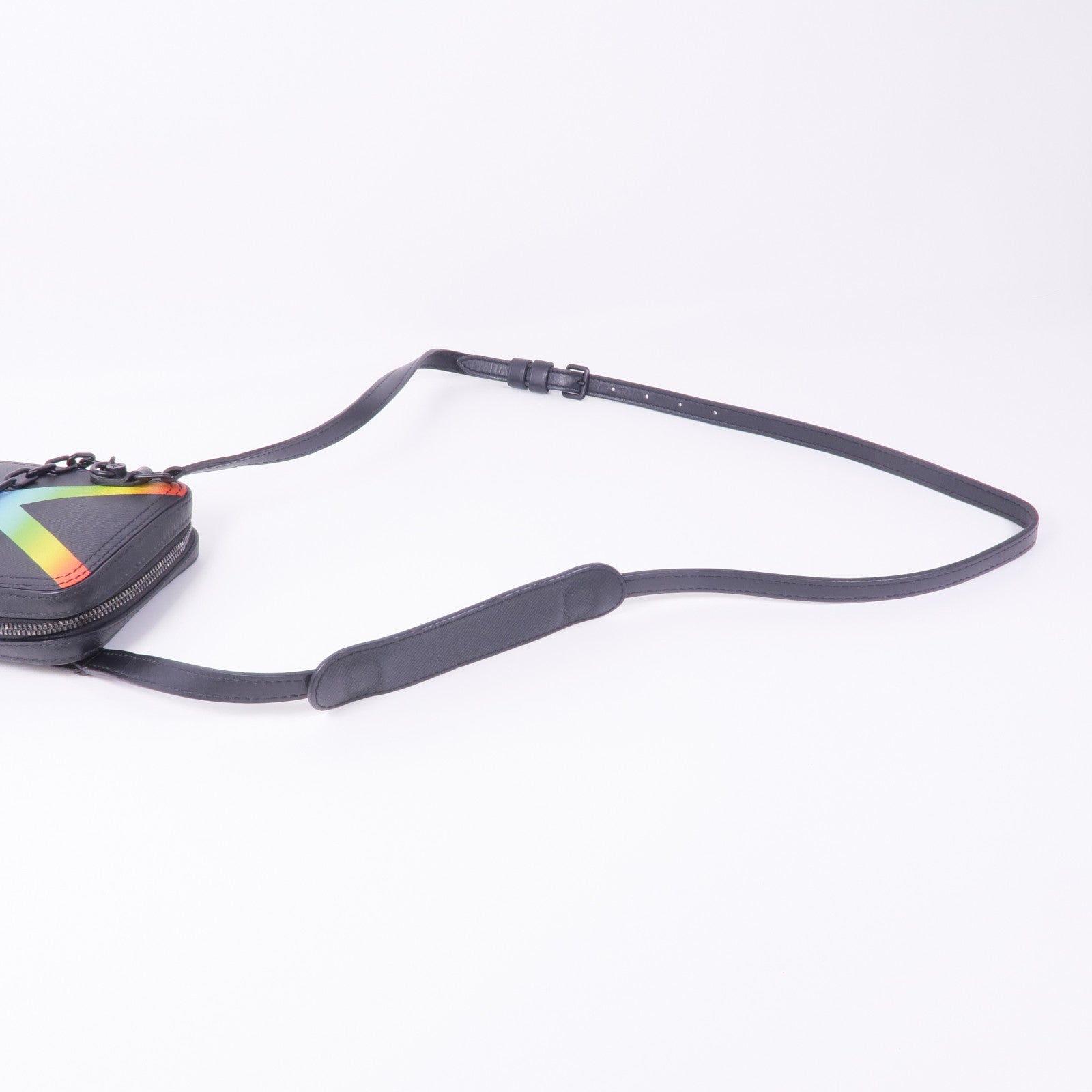 LOUIS VUITTON Taiga Danube Messenger肩背袋