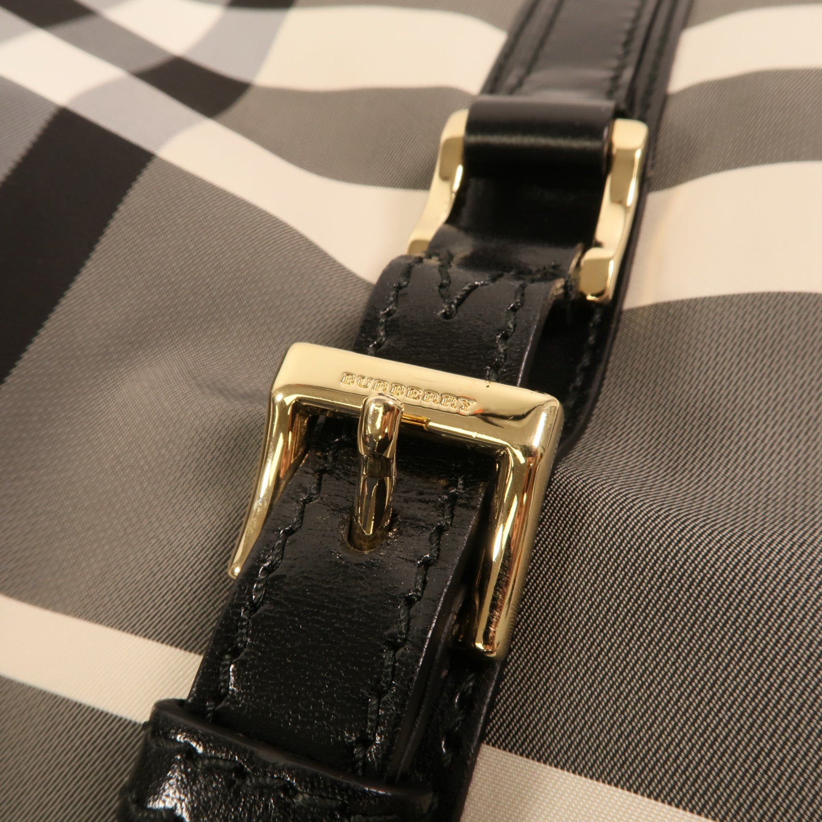 BURBERRY 尼龍Shoulder Bag金扣肩背袋