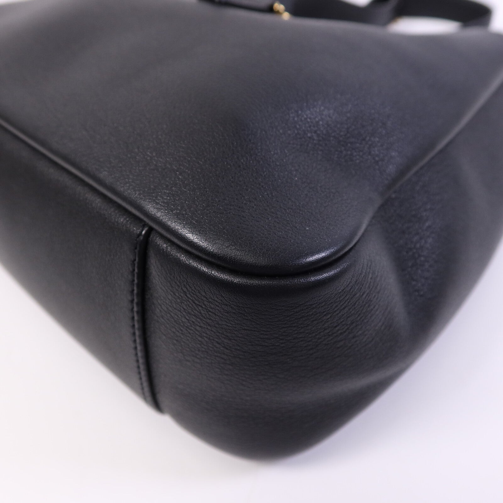 SAINT LAURENT 牛皮皮革LE5A7金扣肩背袋