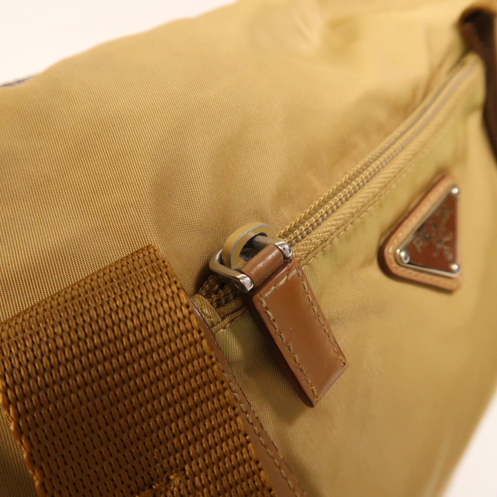 PRADA 尼龍Shoulder Bag銀扣肩背袋