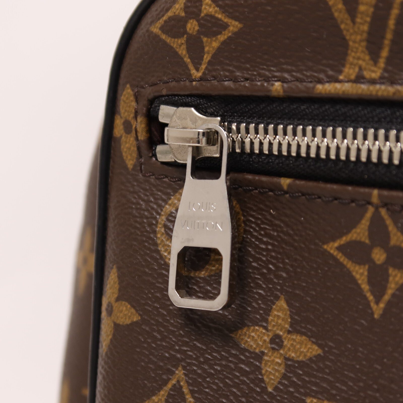 LOUIS VUITTON Monogram Josh背包