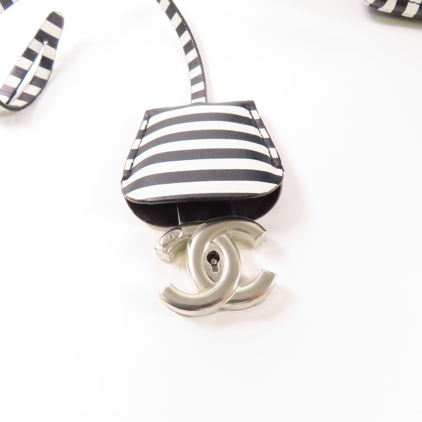 CHANEL 【激減優惠】牛皮皮革Filigree Vanity Case Medium銀扣手挽肩背兩用袋