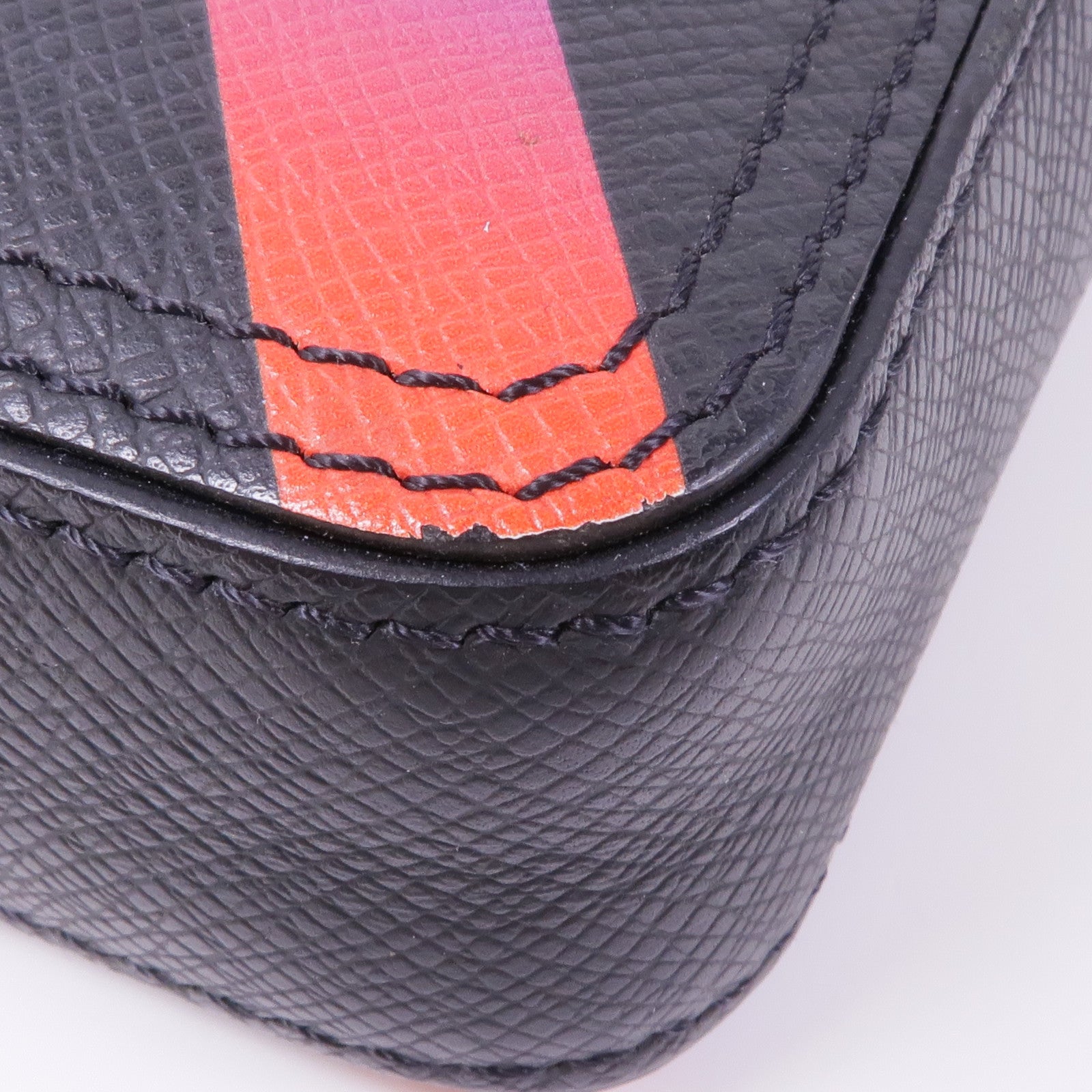 LOUIS VUITTON 【激減優惠】Taiga Danube Messenger肩背袋