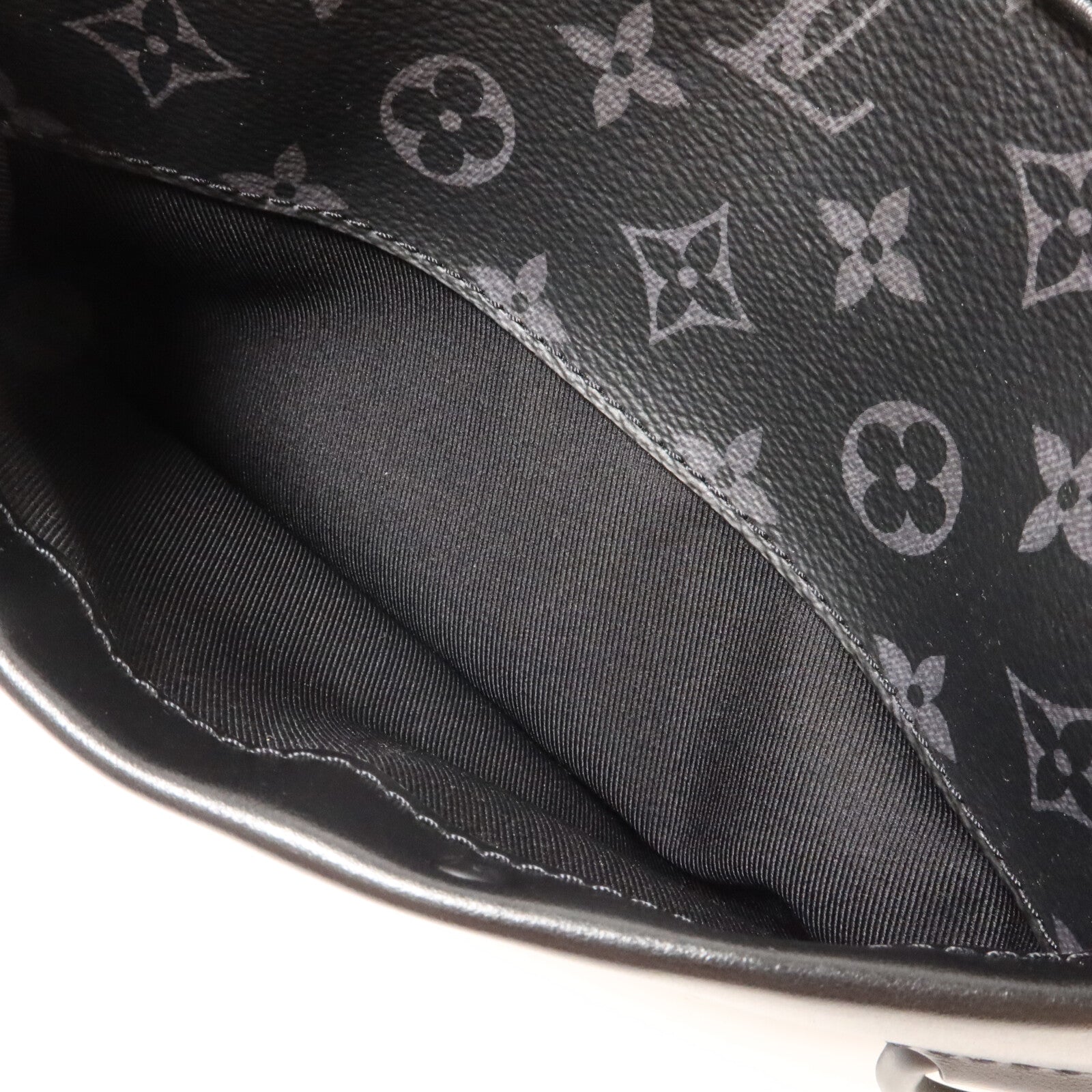 LOUIS VUITTON Monogram Eclipse Alpha Messenger肩背袋