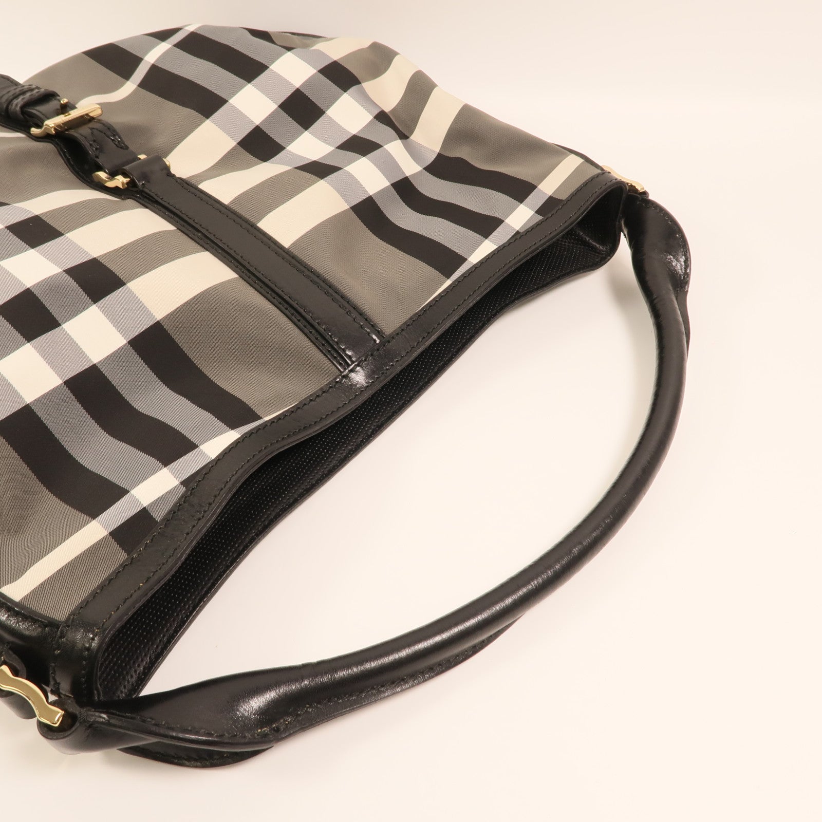 BURBERRY 尼龍Shoulder Bag金扣肩背袋