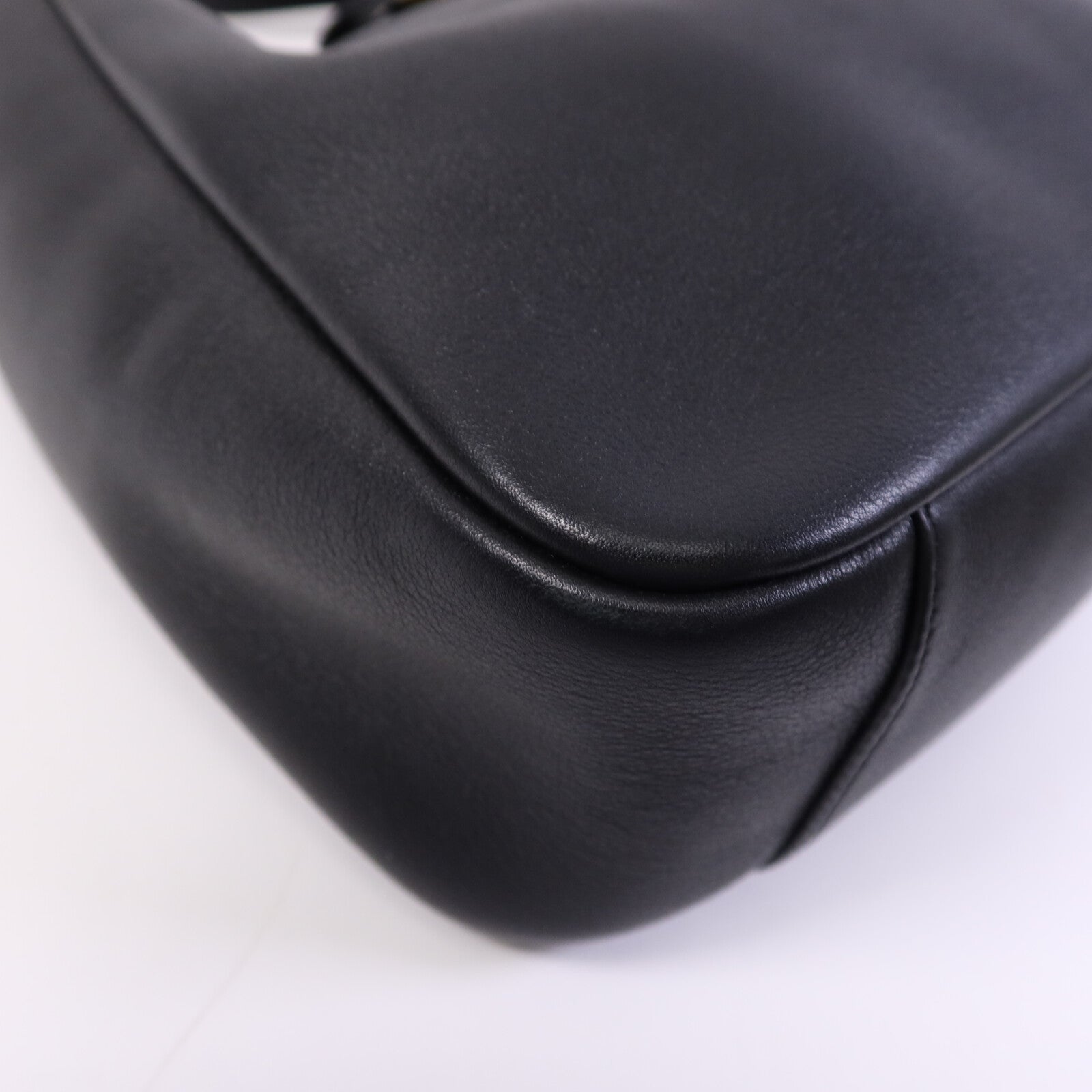 SAINT LAURENT 牛皮皮革LE5A7金扣肩背袋