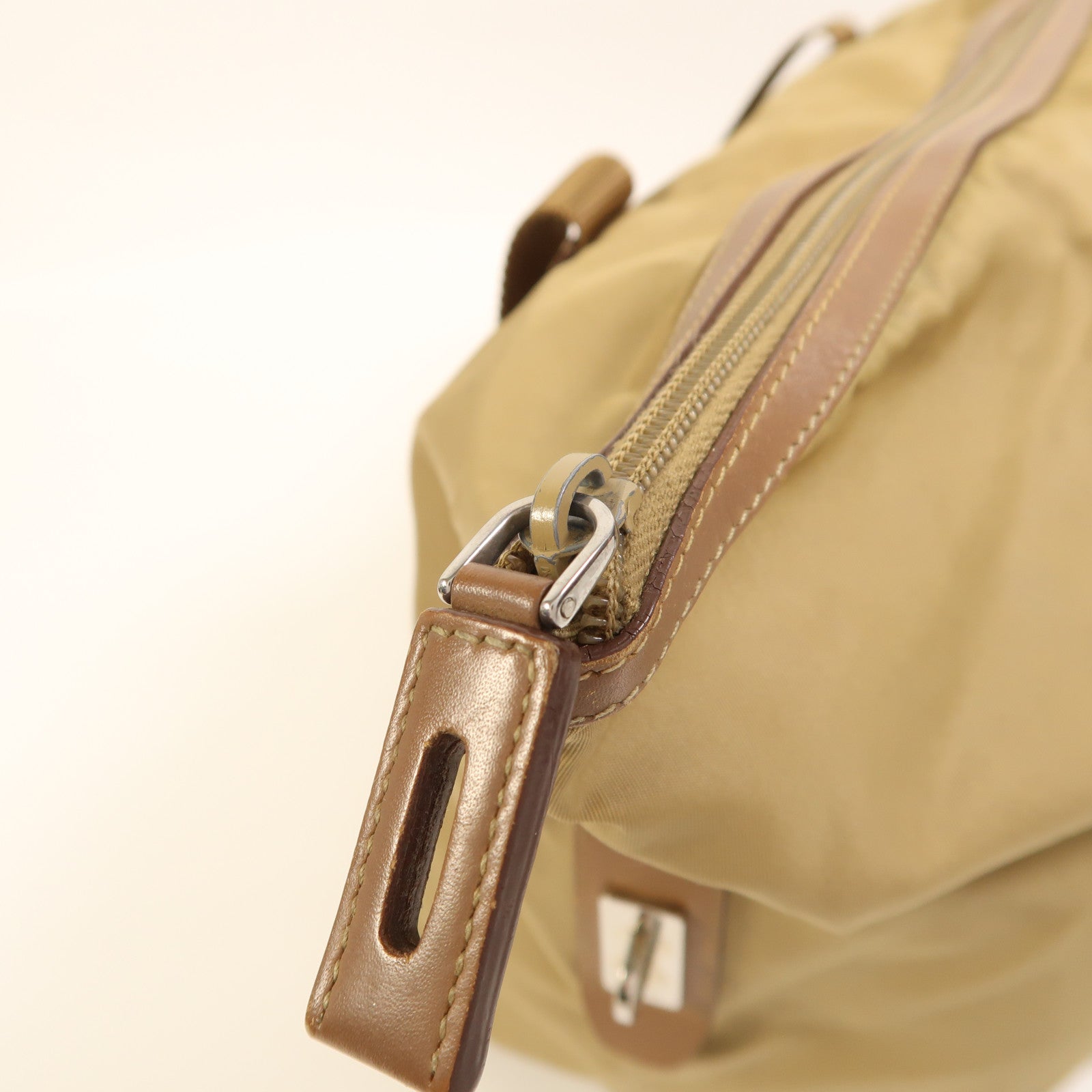 PRADA 尼龍Shoulder Bag銀扣肩背袋